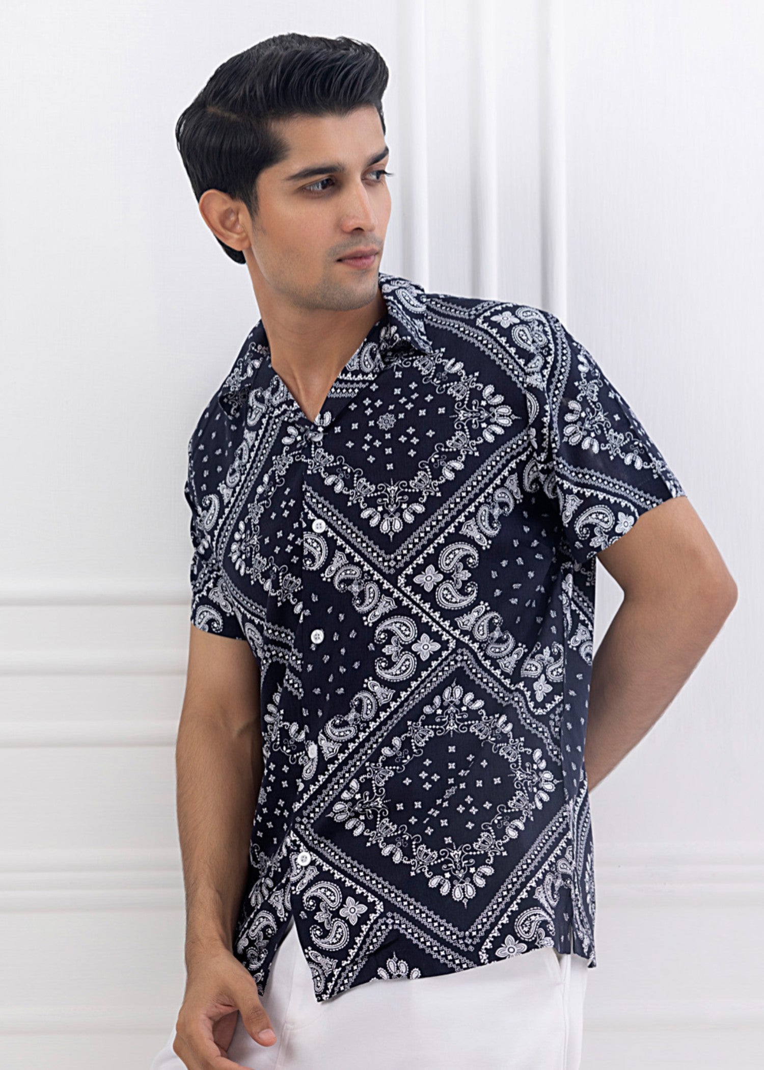 linen Casual Shirt in Navy blue, white