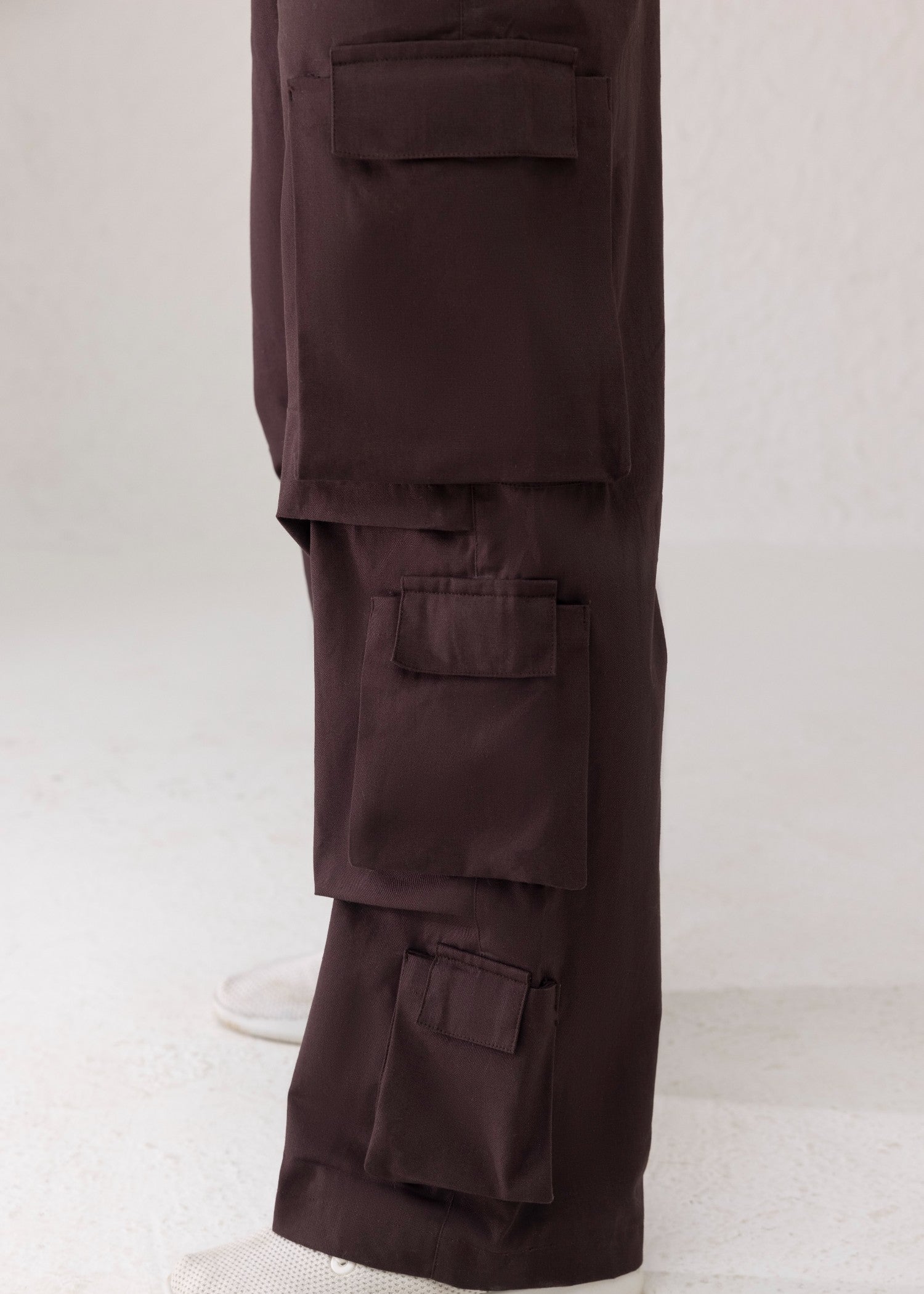 twill cotton Trousers in Walnut brown by Decuir