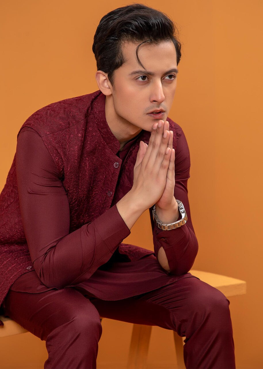 wash & wear Waistcoat in Maroon - view 4