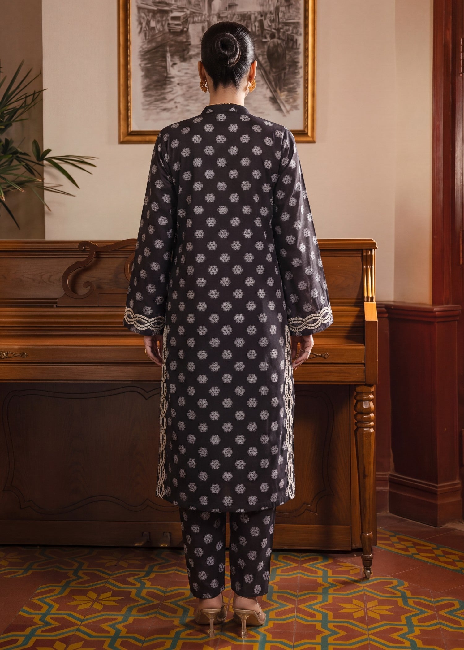 brochea jacquard Kurta Set in Black
