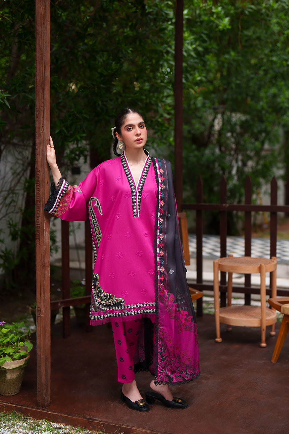 Laanem Luxury Lawn – AMARA-A-SRL26-02