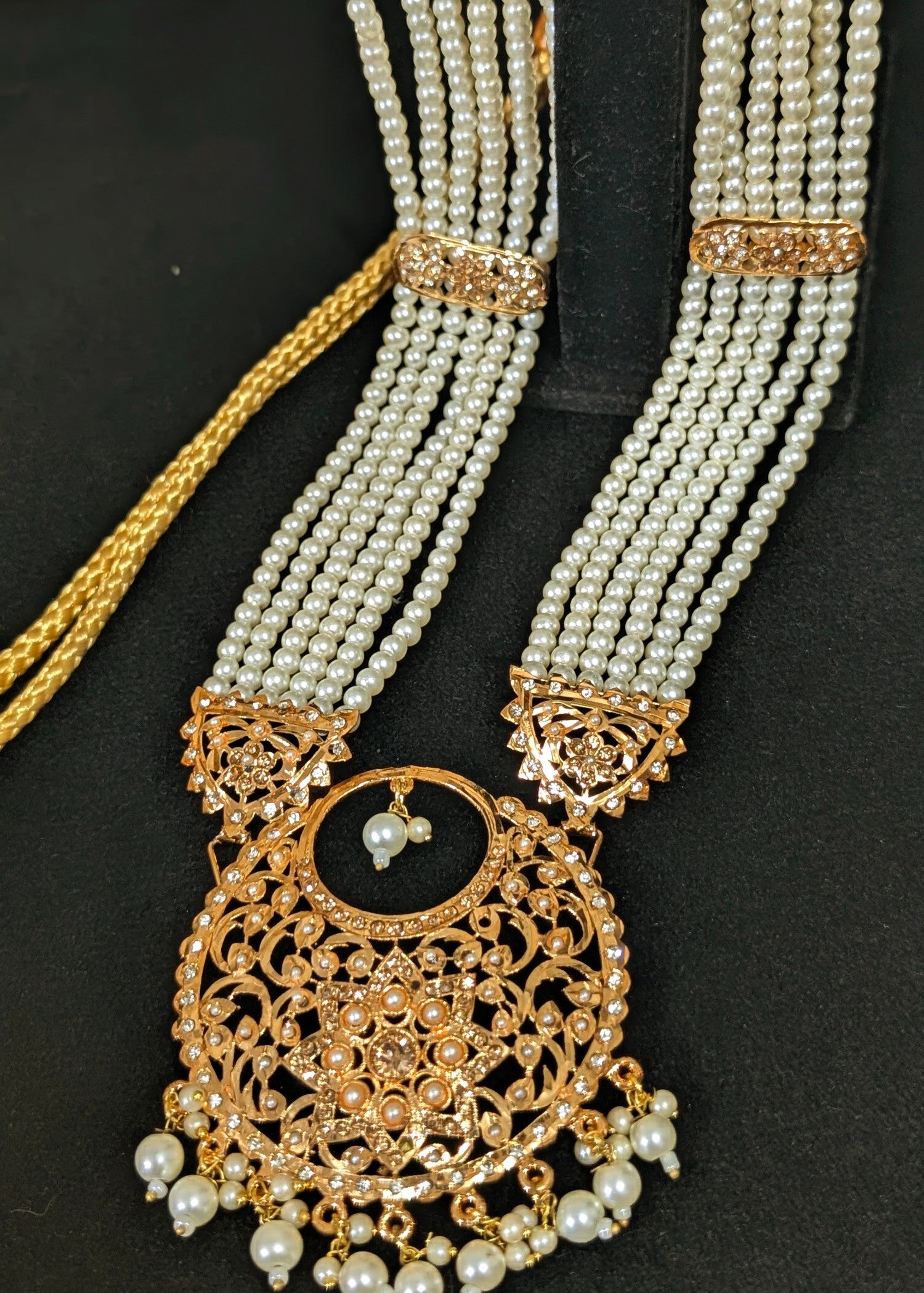 Jewelry Set in Gold Color by - Trendy Women Jewelry Set QUA0104