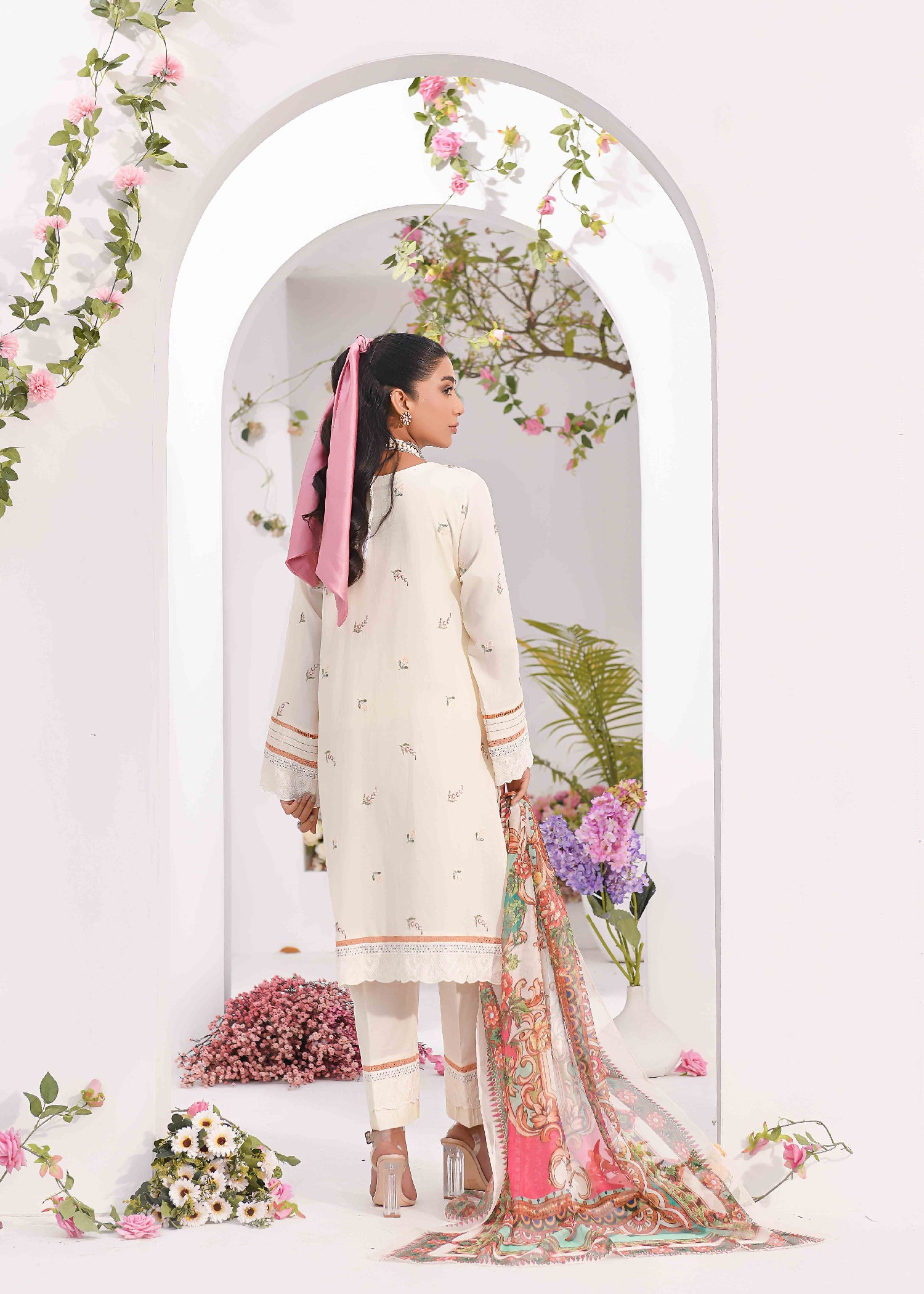 lawn Kurta Set in Ivory
