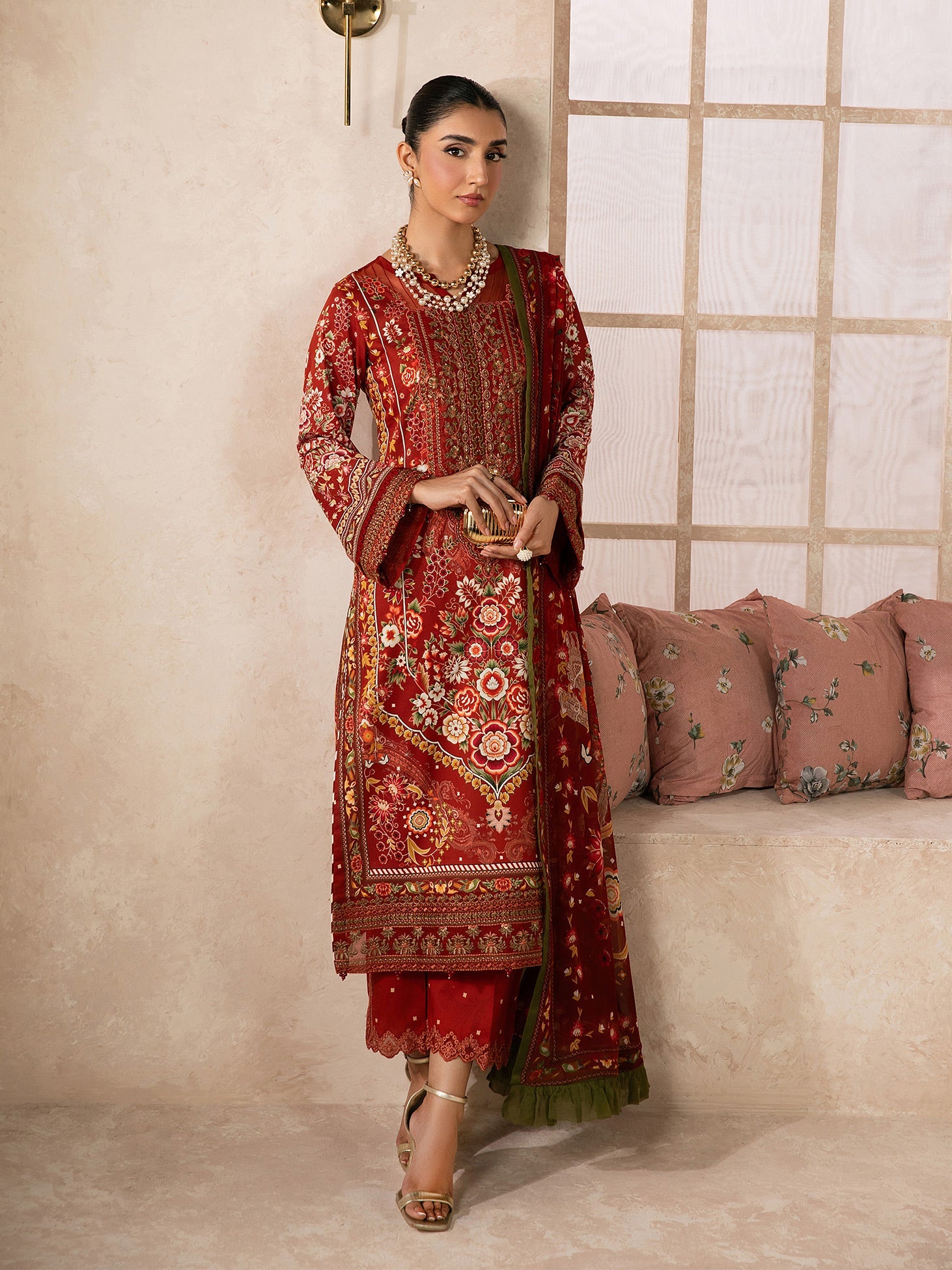 Syra Lawn – Calyx