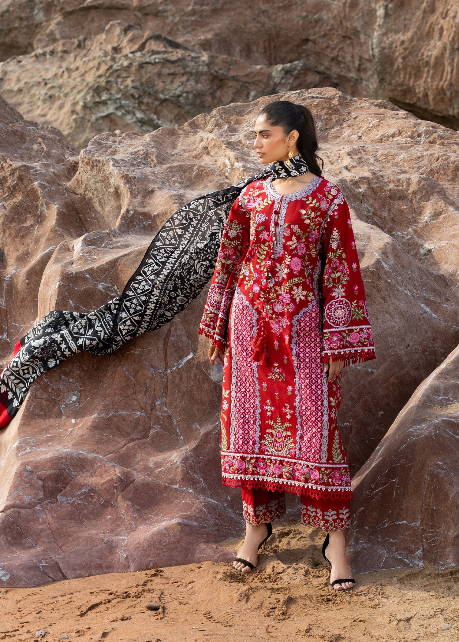 Festive Luxury Lawn – Laal