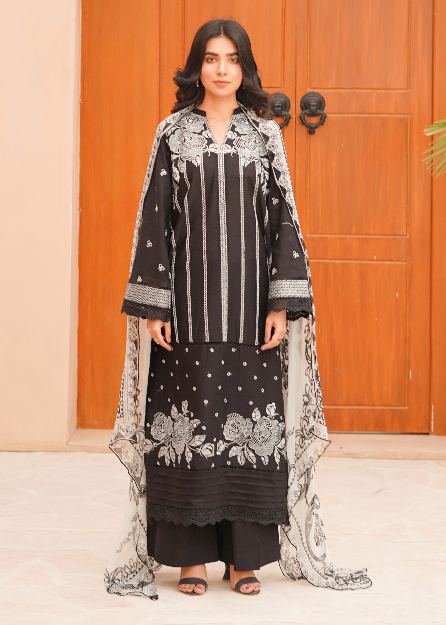 lawn Kurta Set in Obsidian