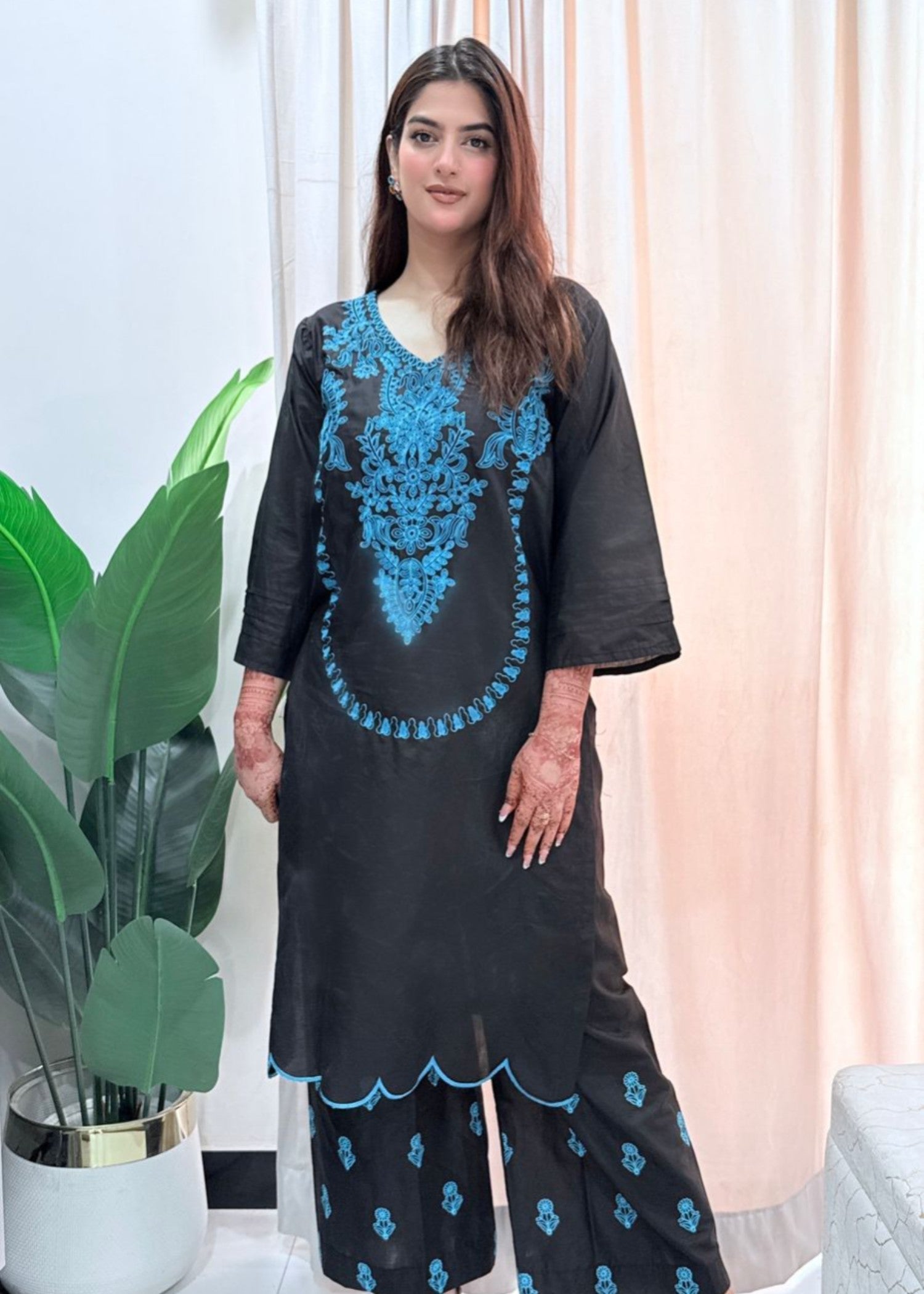 slub lawn Kurta Set in Jet black
