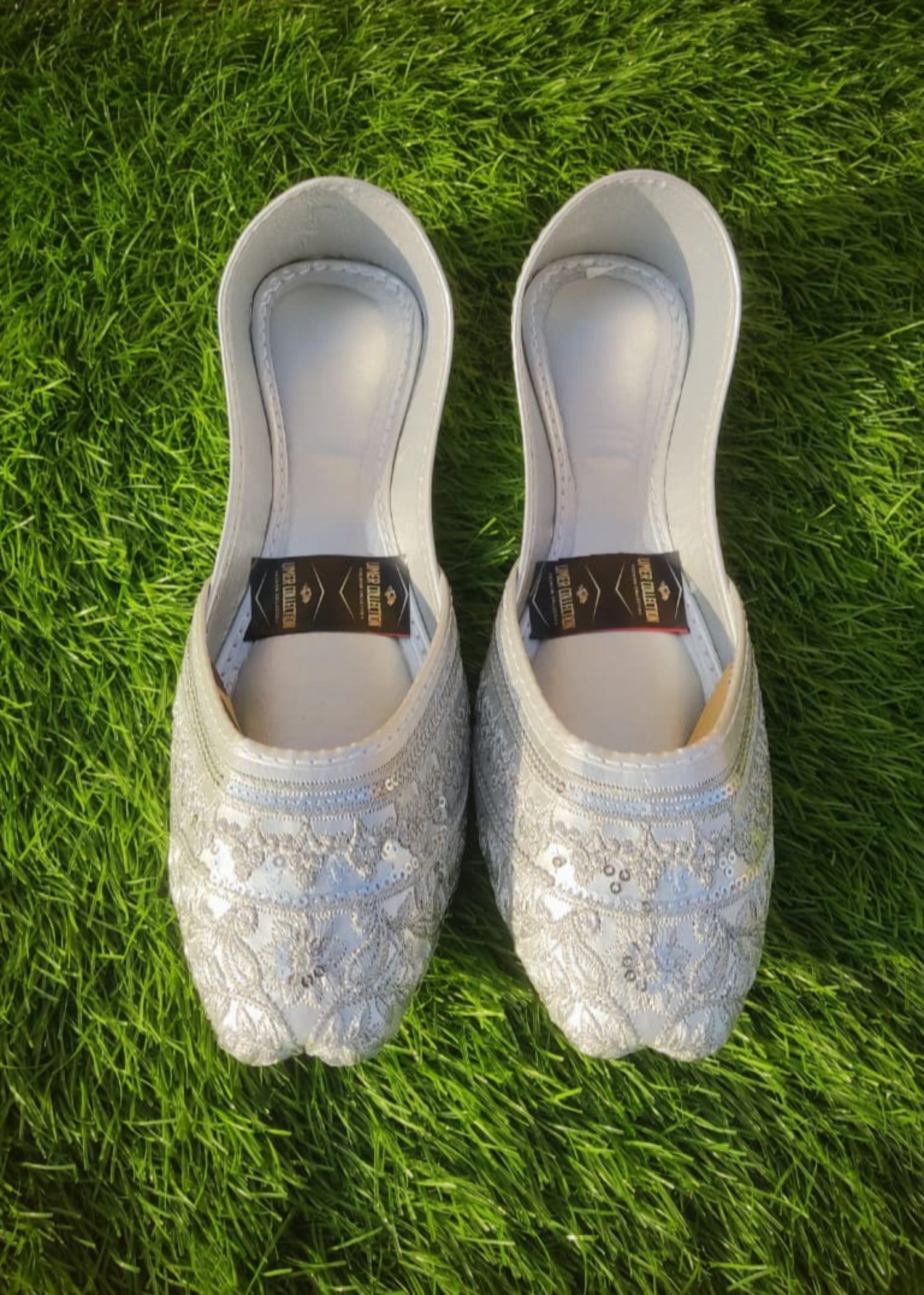 Khussa in White by - High Quality Women Khussa UXQ0637