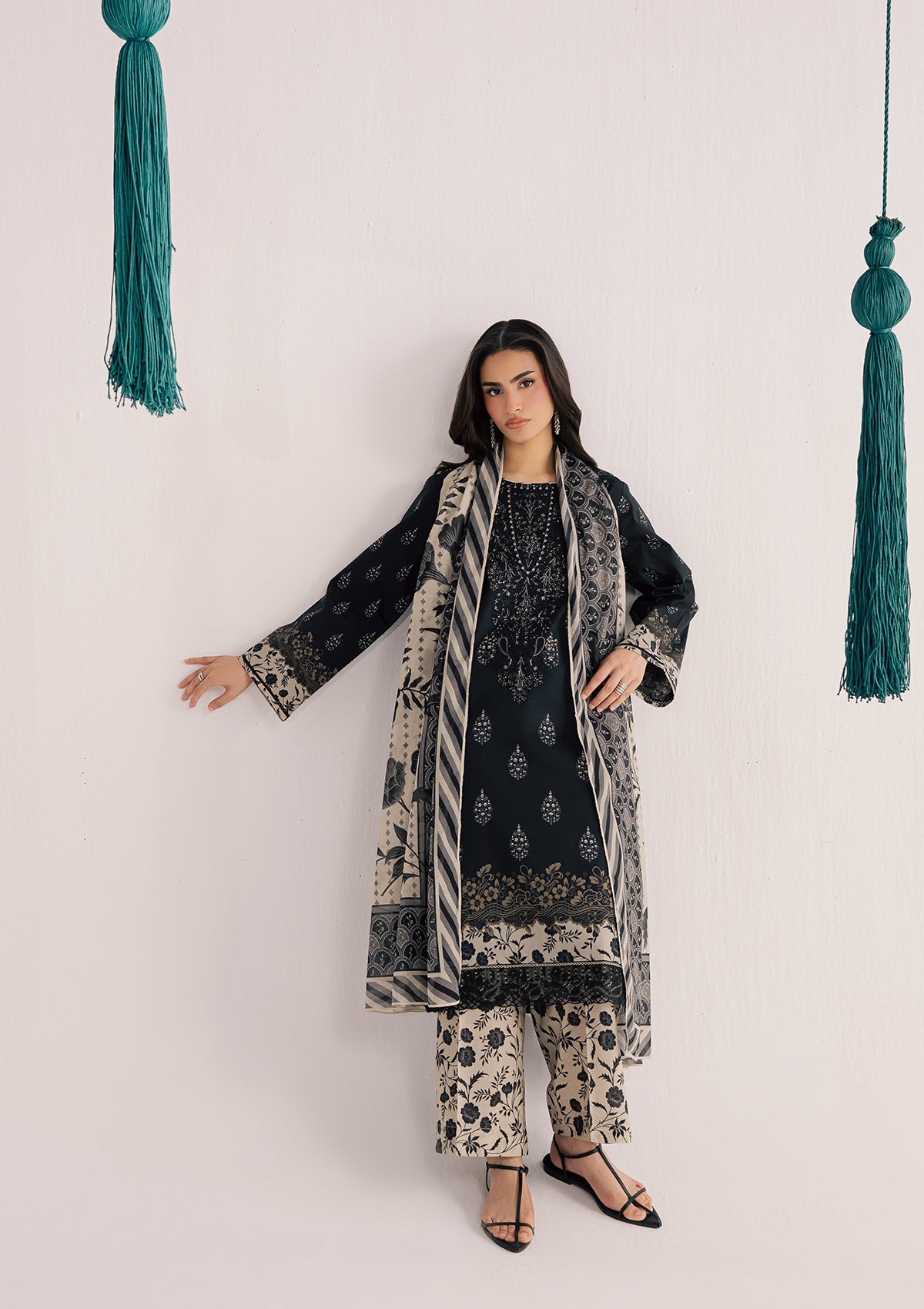 lawn Kurta Set in Jet black