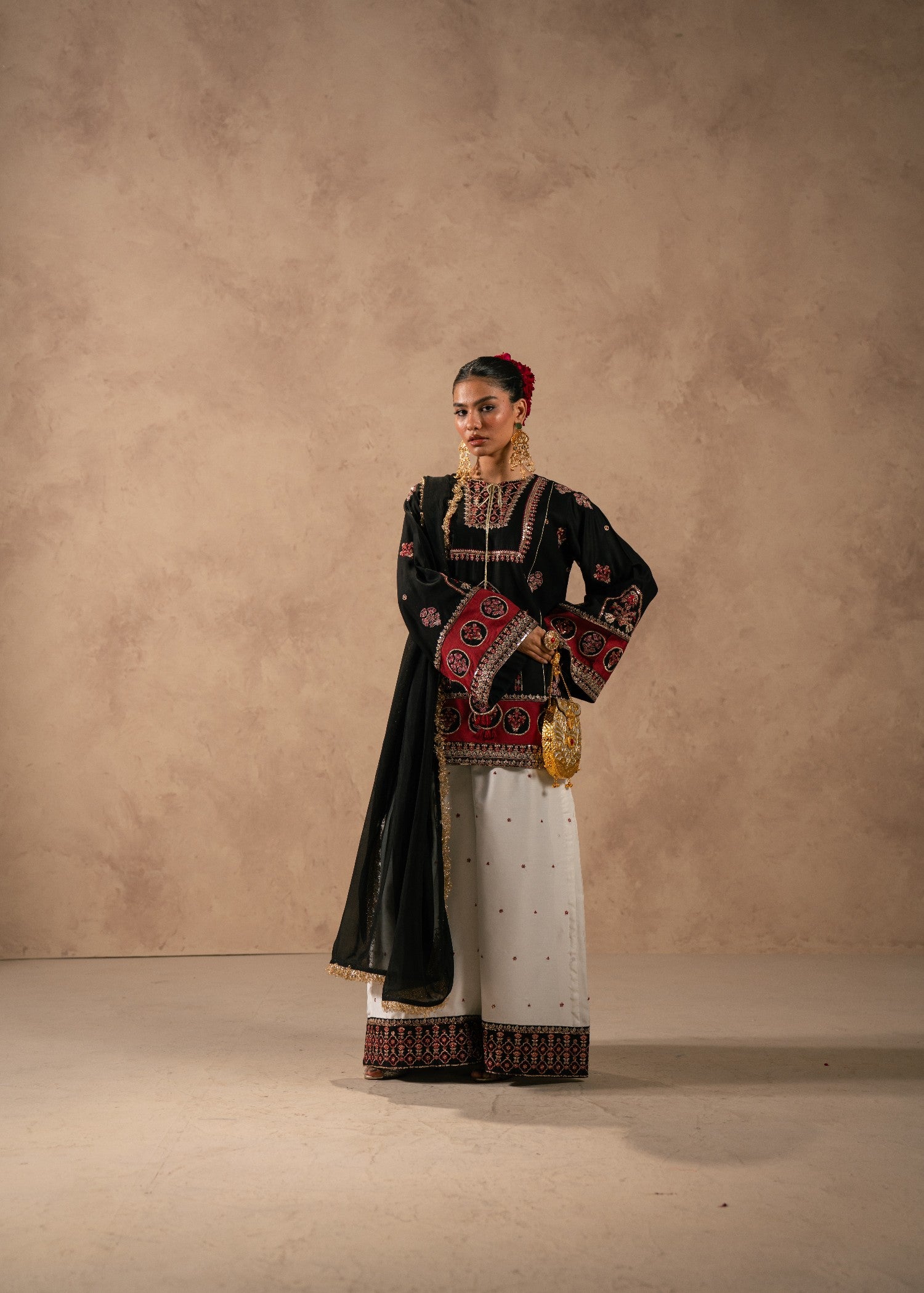 viscose thai silk Kurta Set in Black, white