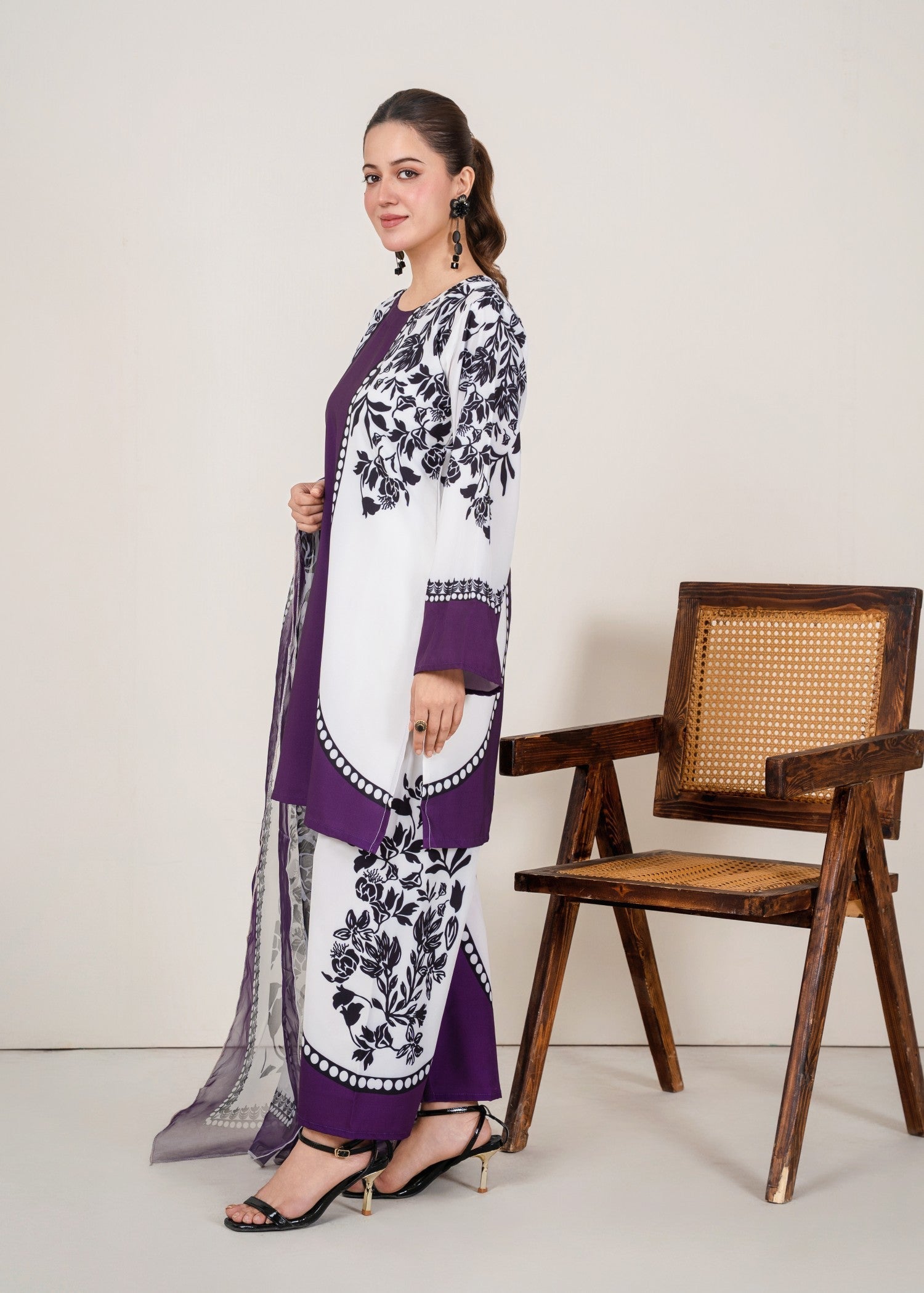 silk crepe Kurta Set in Purple, white