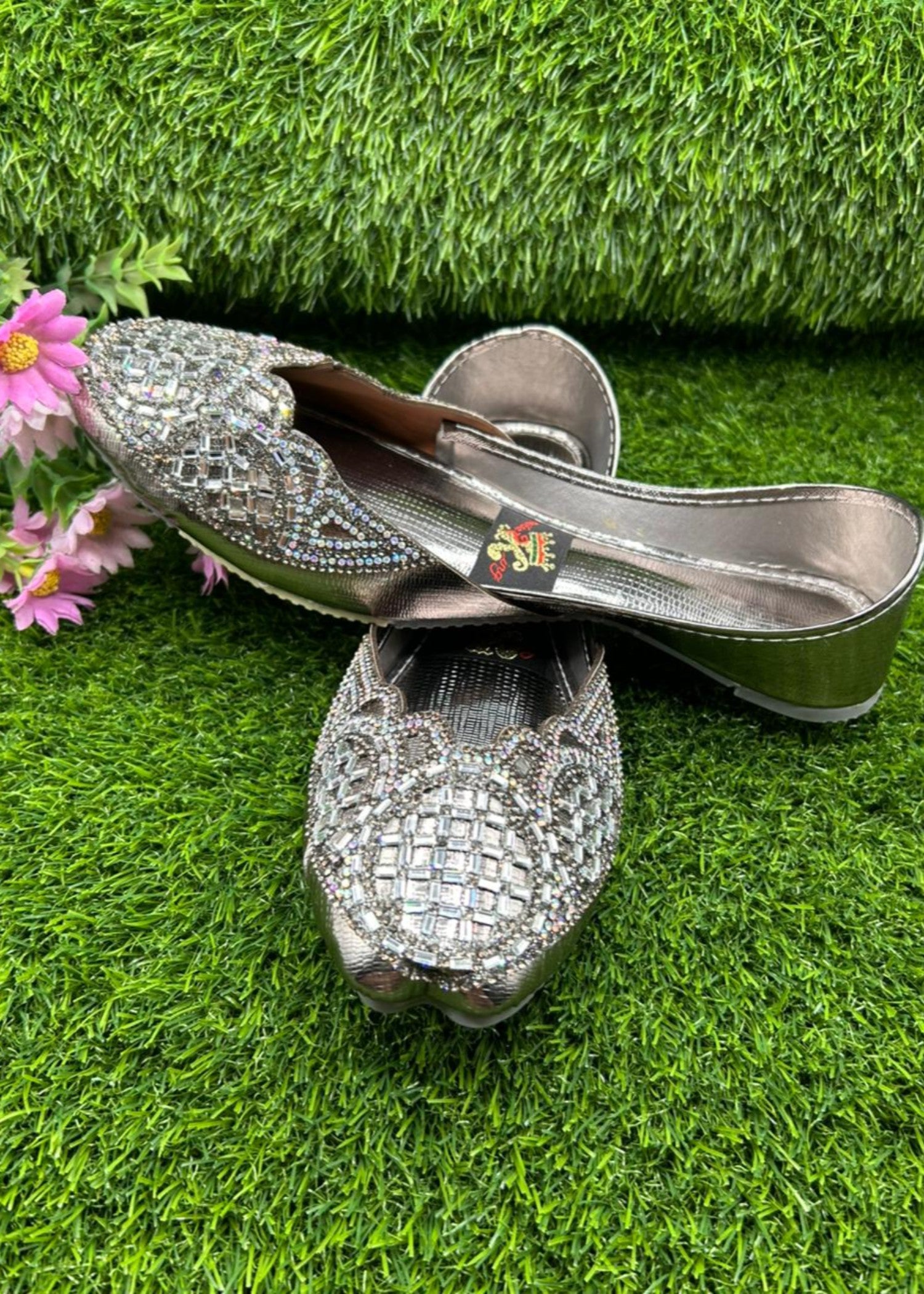 Khussa in Silver by - High Quality Women Khussa IUE2056