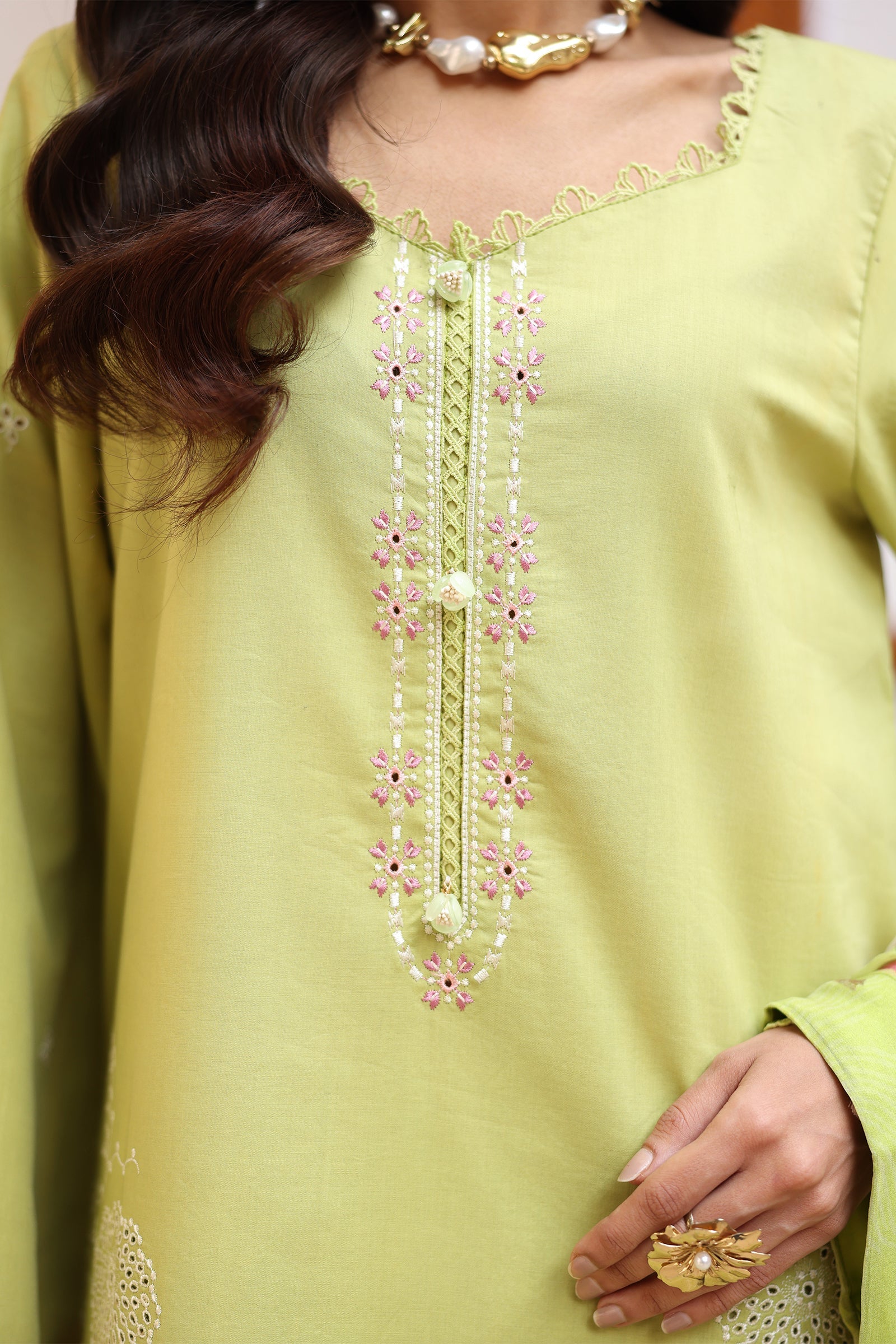 Raaya Rameen Lawn – DAISY