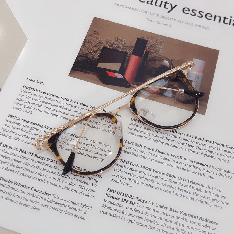 Men'S and Women'S Flat Glasses Frame with round Metal Nose Bridge