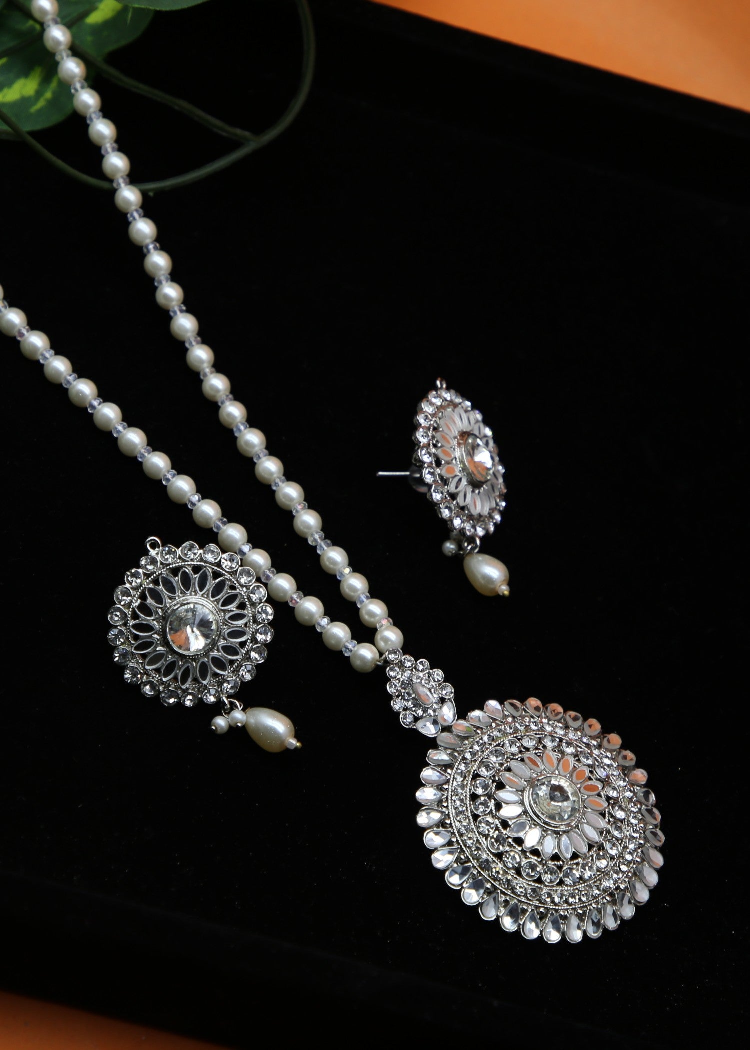 Jewelry Set in Silver Color by - Trendy Women Jewelry Set NHD0962