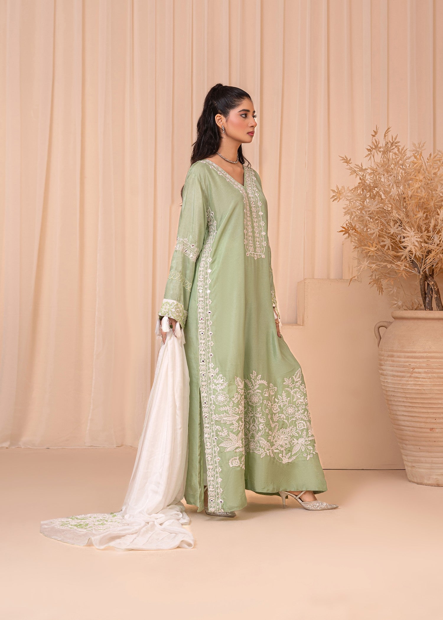 silk Kaftan in White, pistachio green