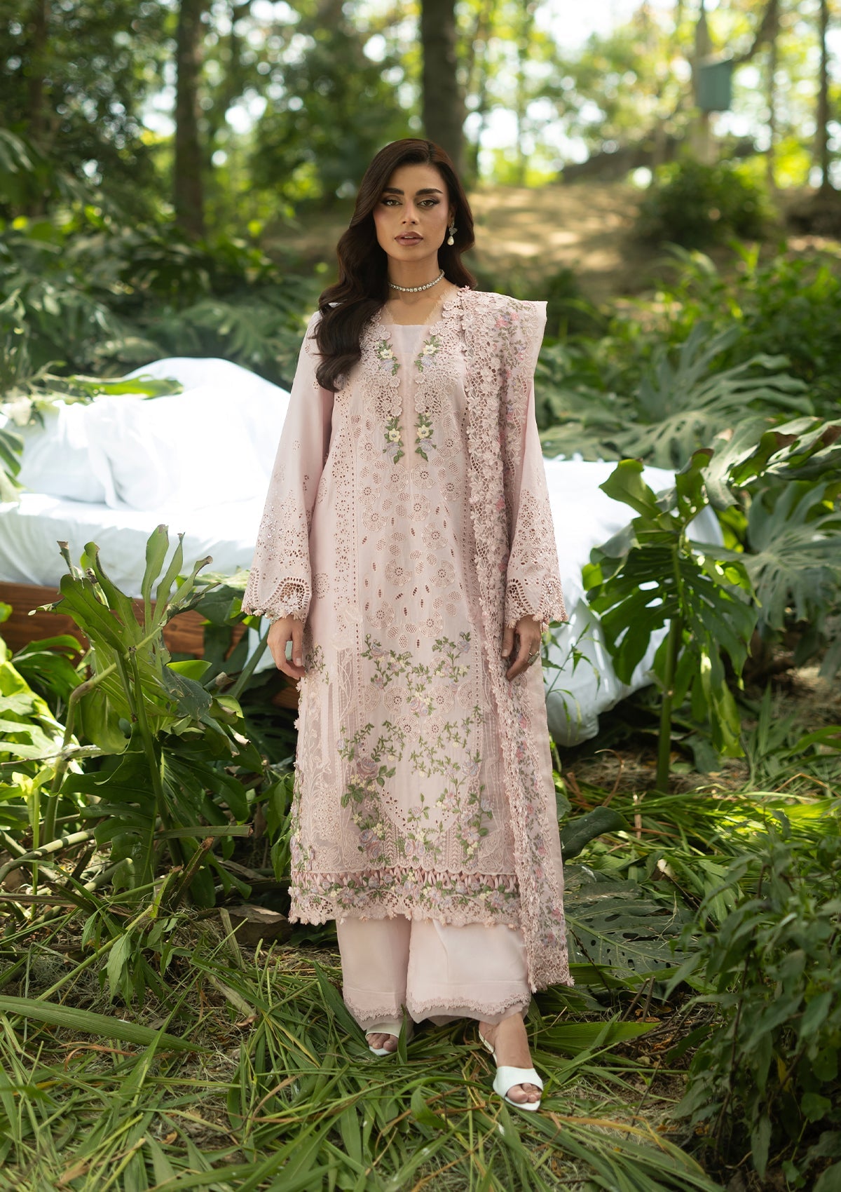 Luxury Lawn – ELQ-1b Love Escape