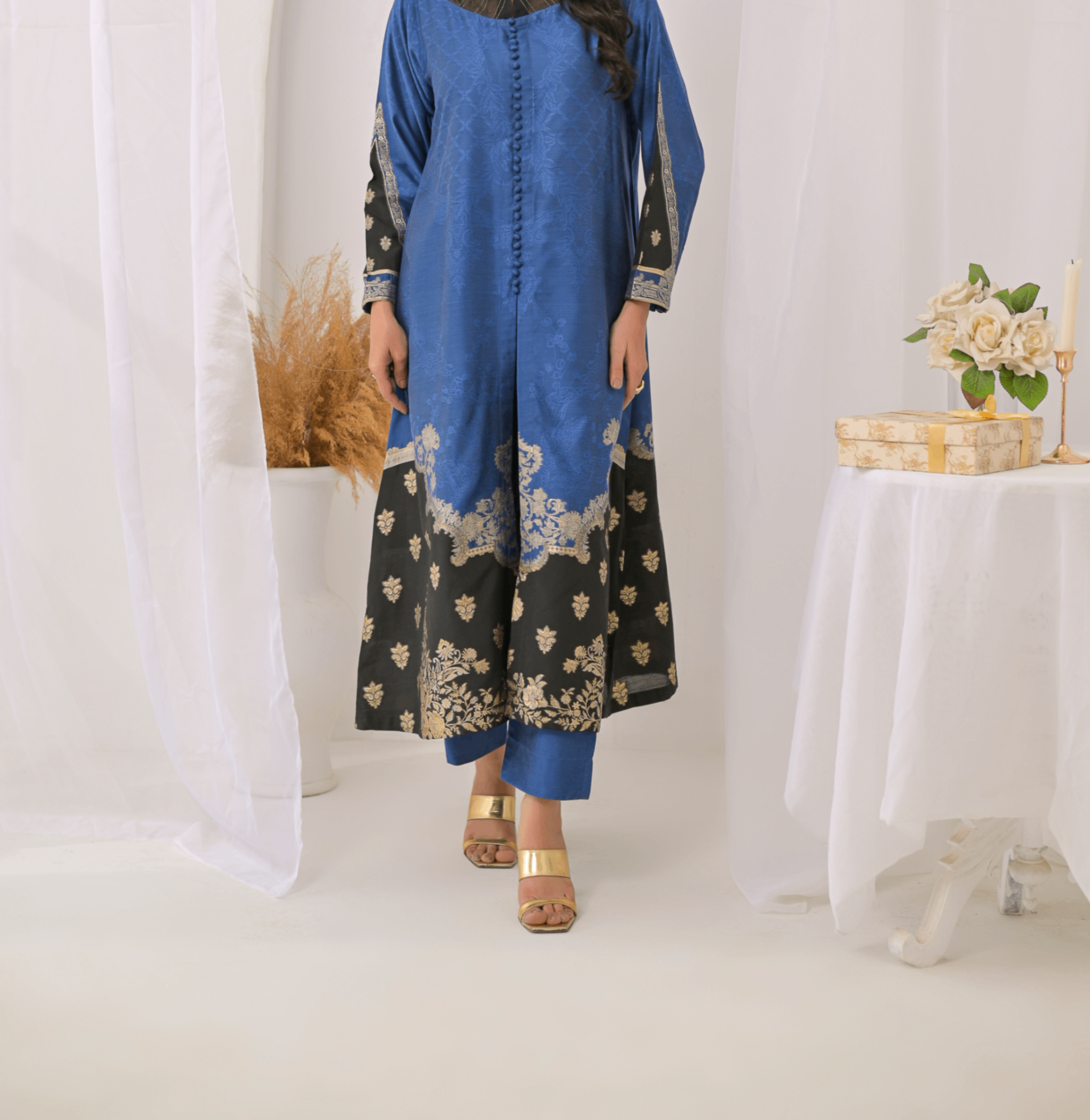 jacquard Maxi in Black, dark blue