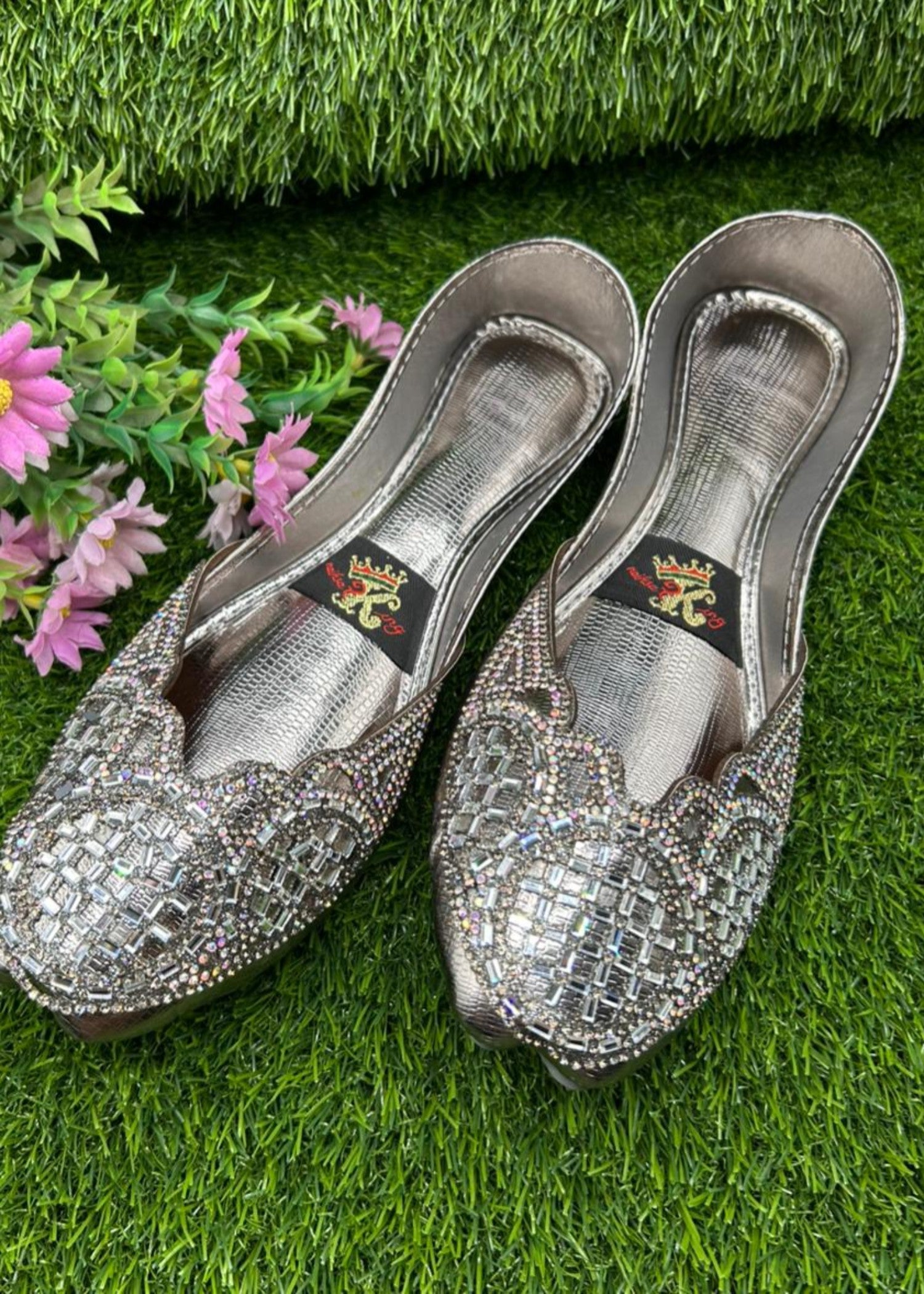 Khussa in Silver by - High Quality Women Khussa IUE2056