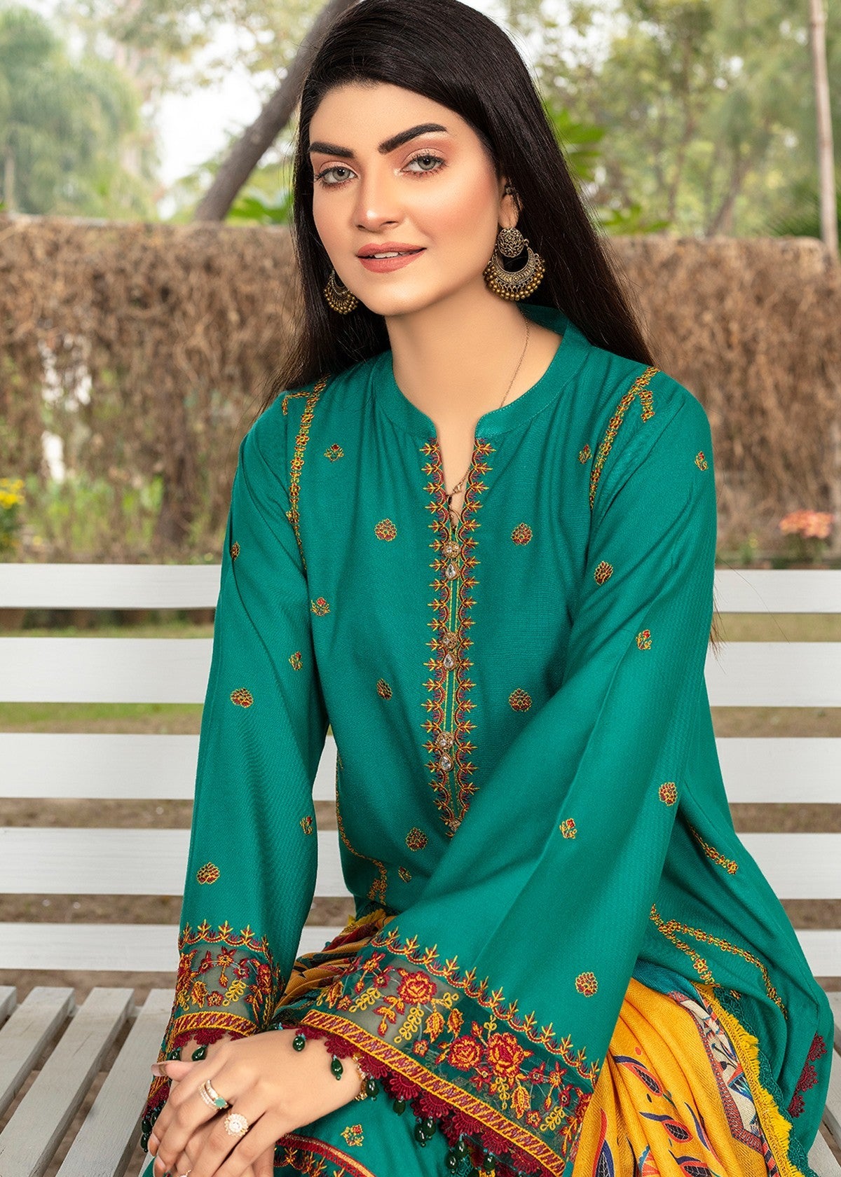 karandi Unstitched in Bottle green