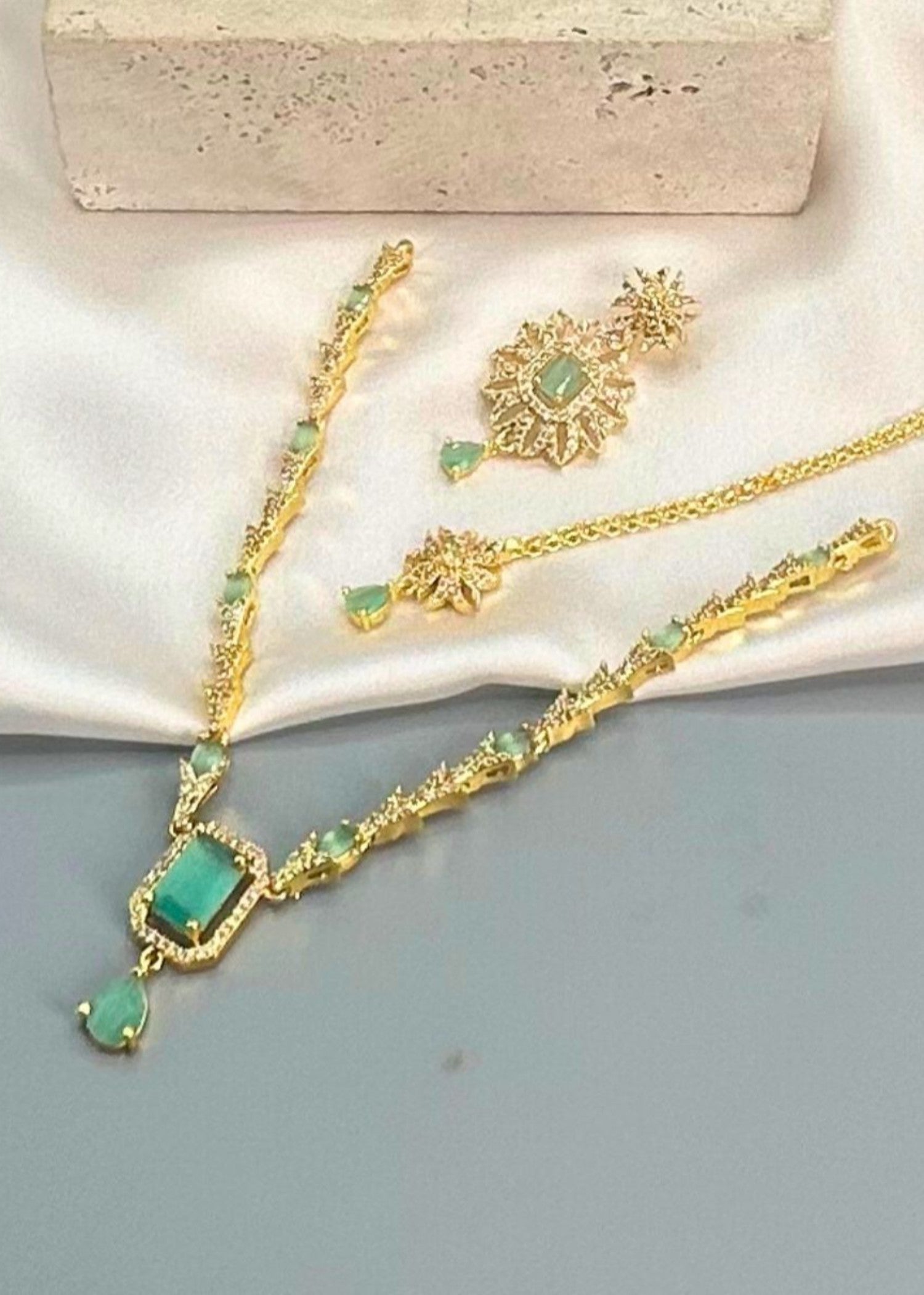 Jewelry Set in Emerald green Color by - Trendy Women Jewelry Set XYL4693