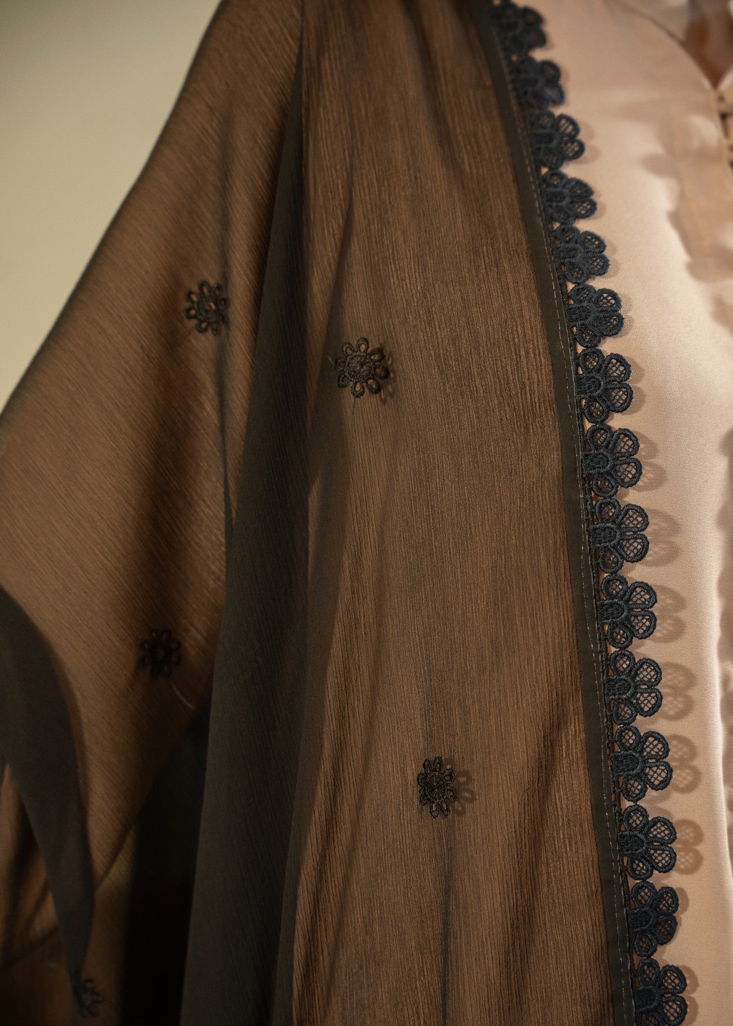 Dupatta in Black Color by - Trendy Women Dupatta QEB2389