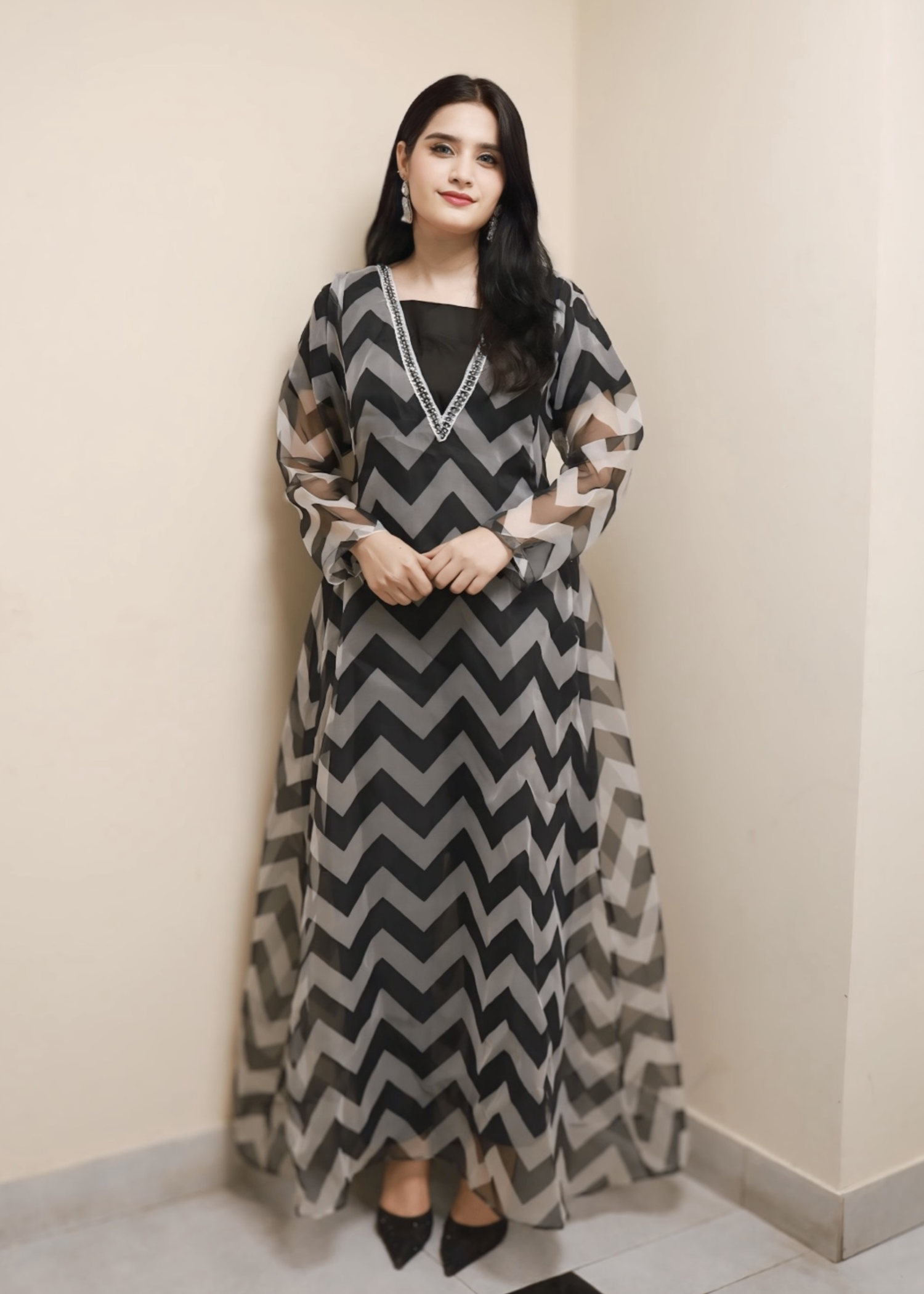 tissue Maxi in Black, white