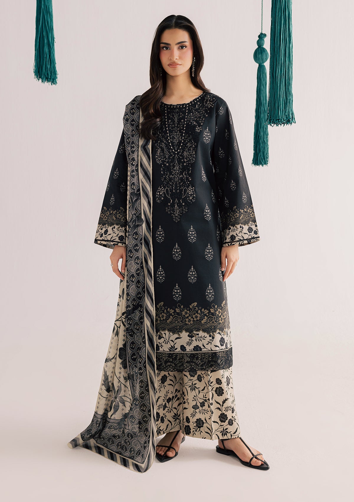 lawn Kurta Set in Jet black