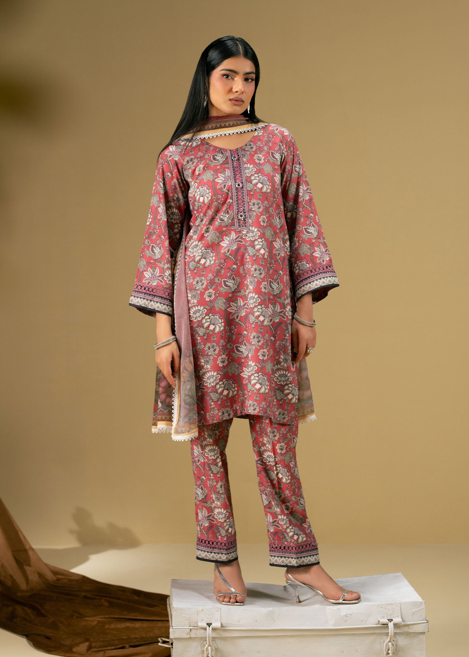 lawn Kurta Set in Rose red
