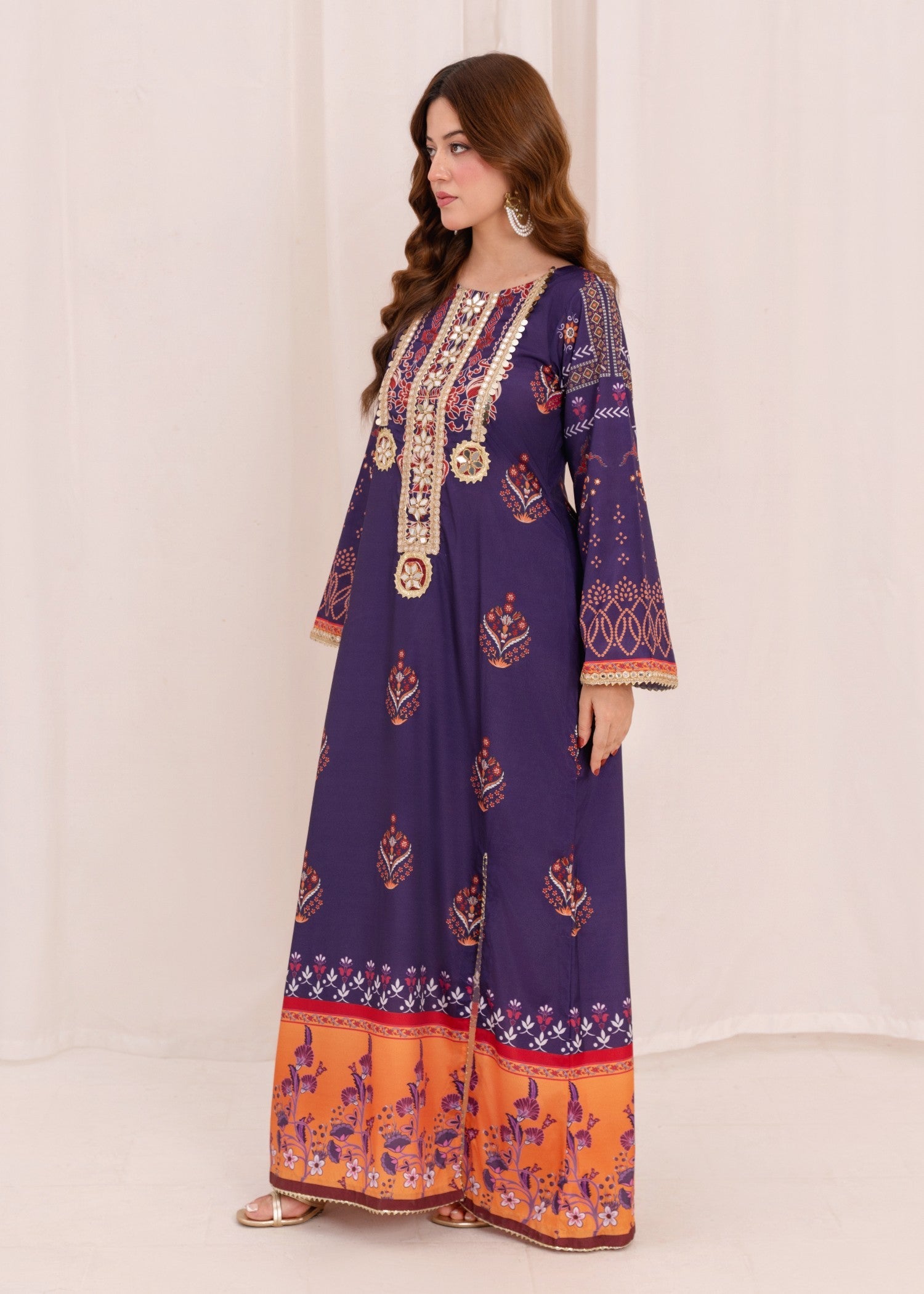 silk crepe Kurta Set in Blue, multi