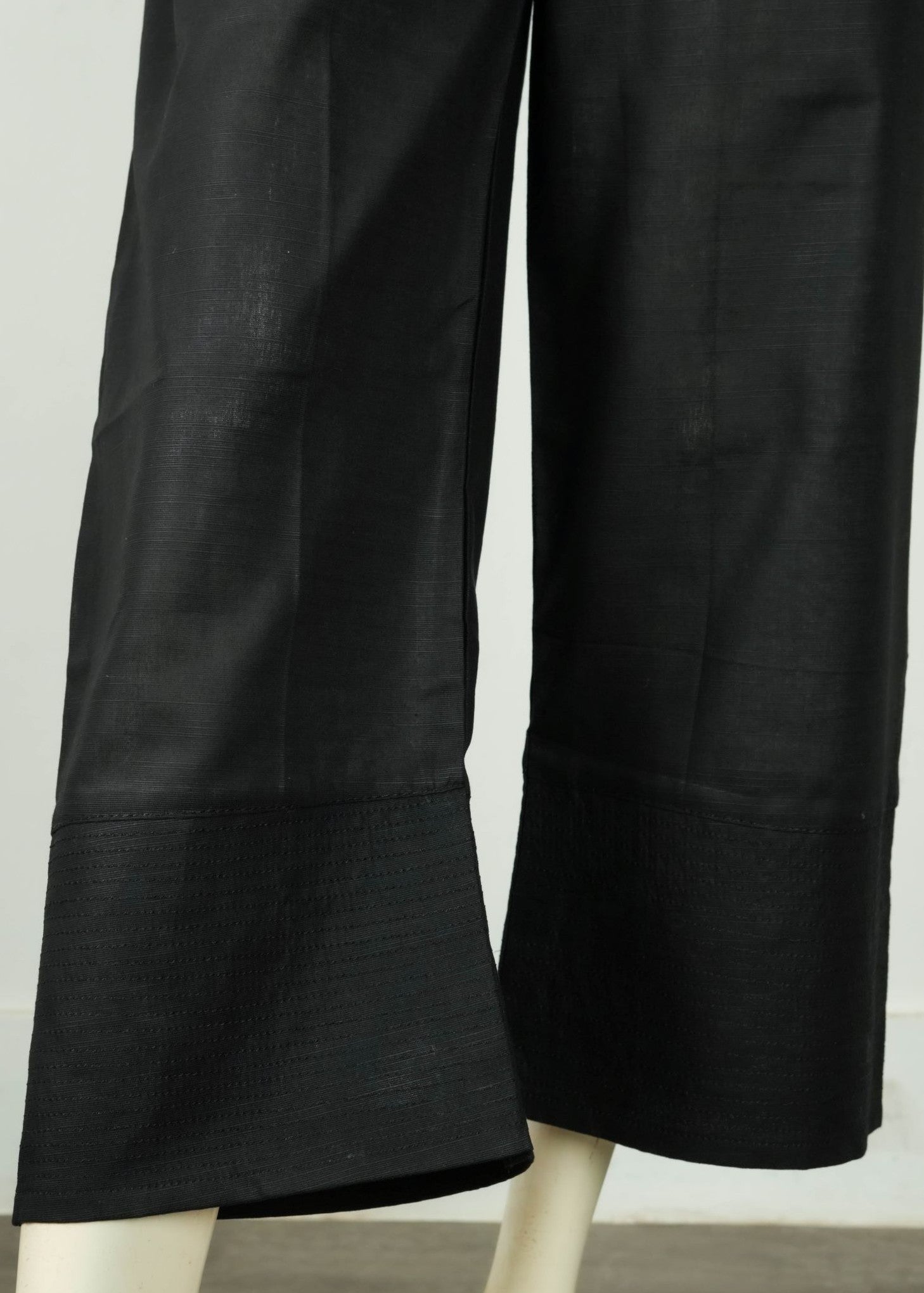 khaddar Trousers in Black