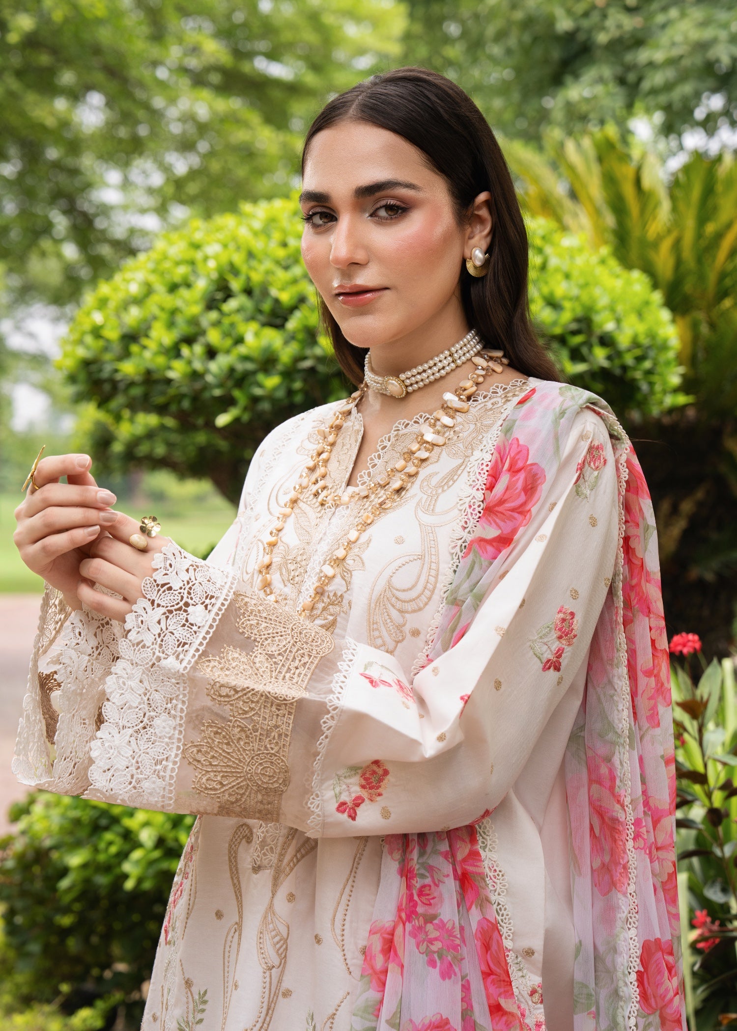 lawn Kurta Set in Floral white