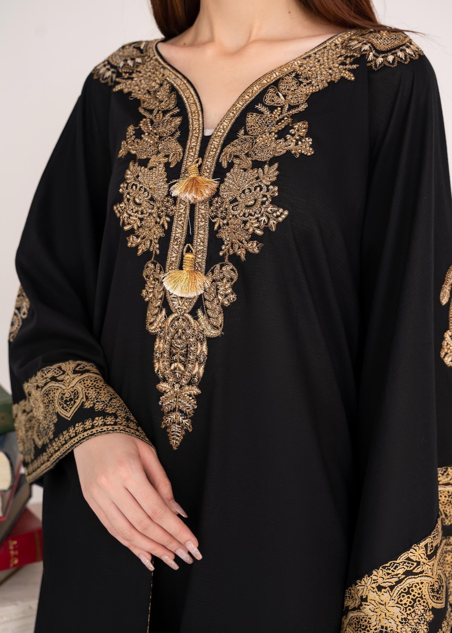lawn Kaftan in Black