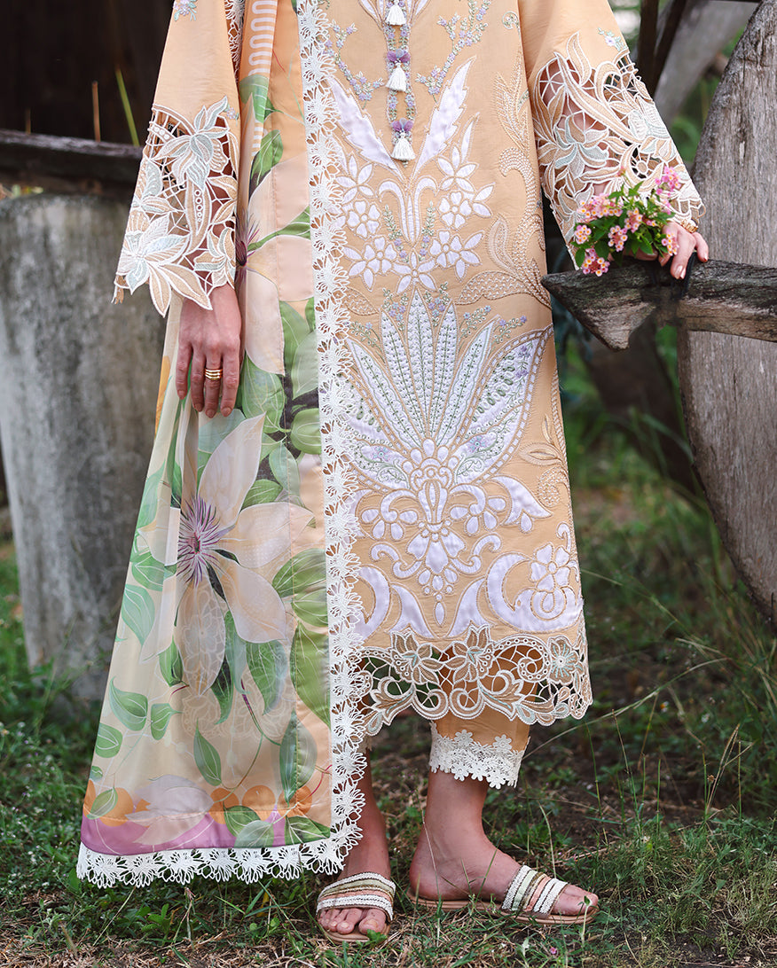 Secret Garden Lawn – Wisteria Veil