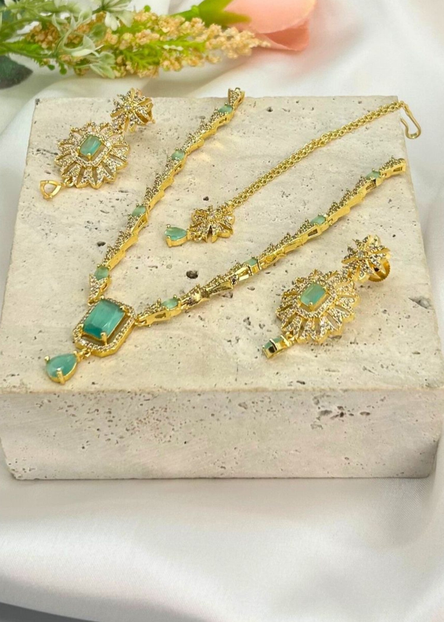 Jewelry Set in Emerald green Color by - Trendy Women Jewelry Set XYL4693