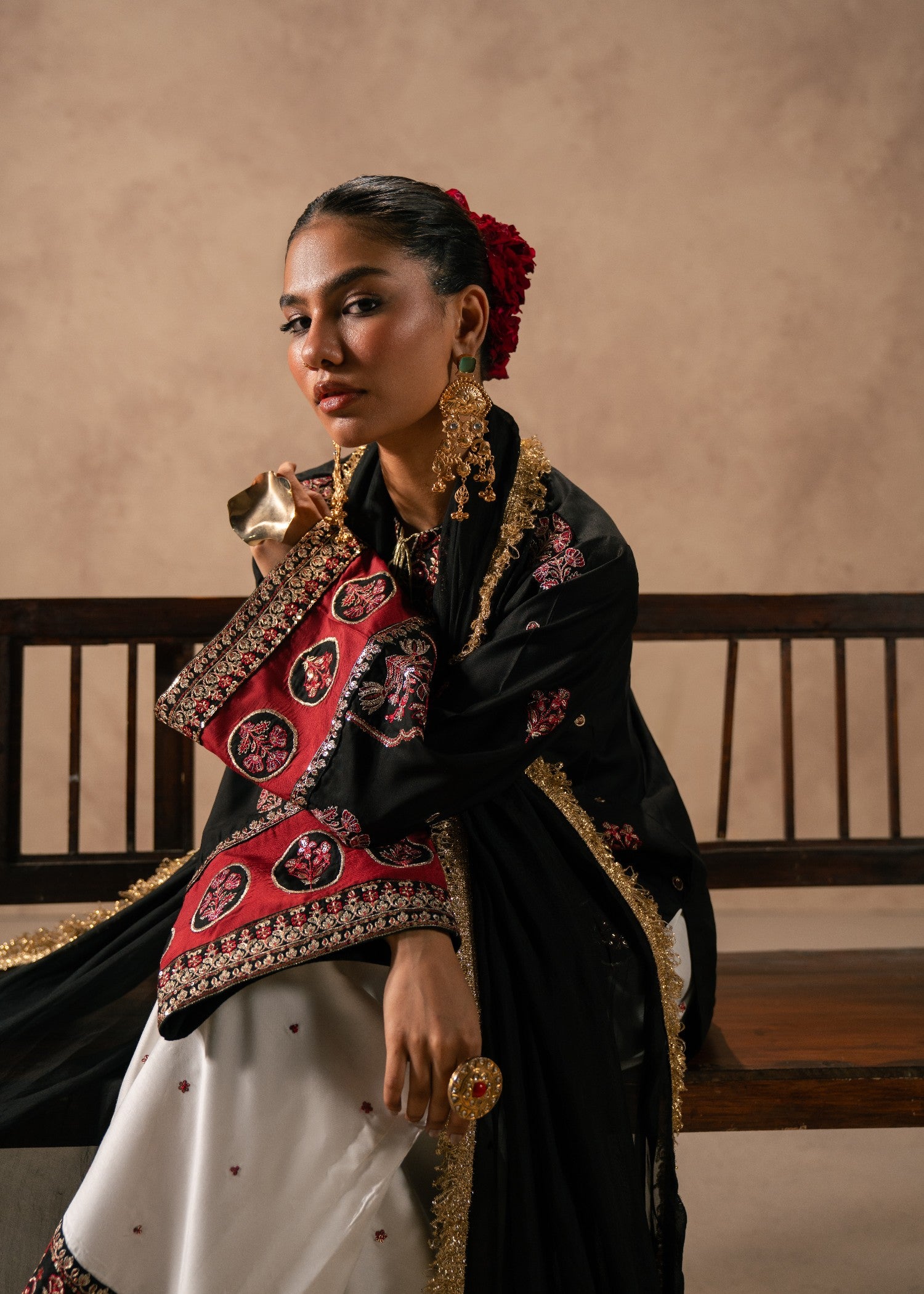 viscose thai silk Kurta Set in Black, white