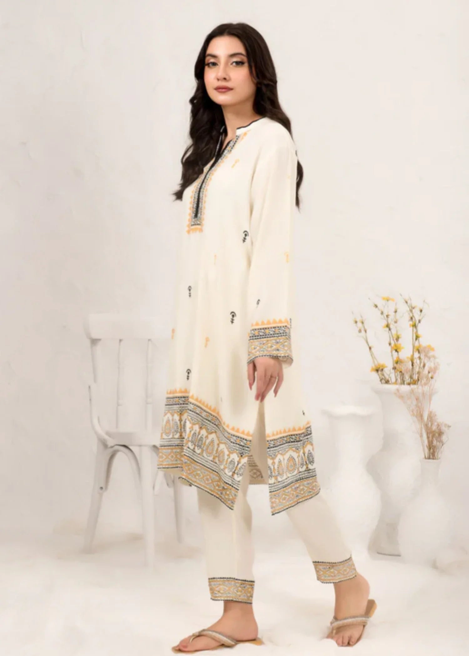 pk crepe Kurta Set in Ivory