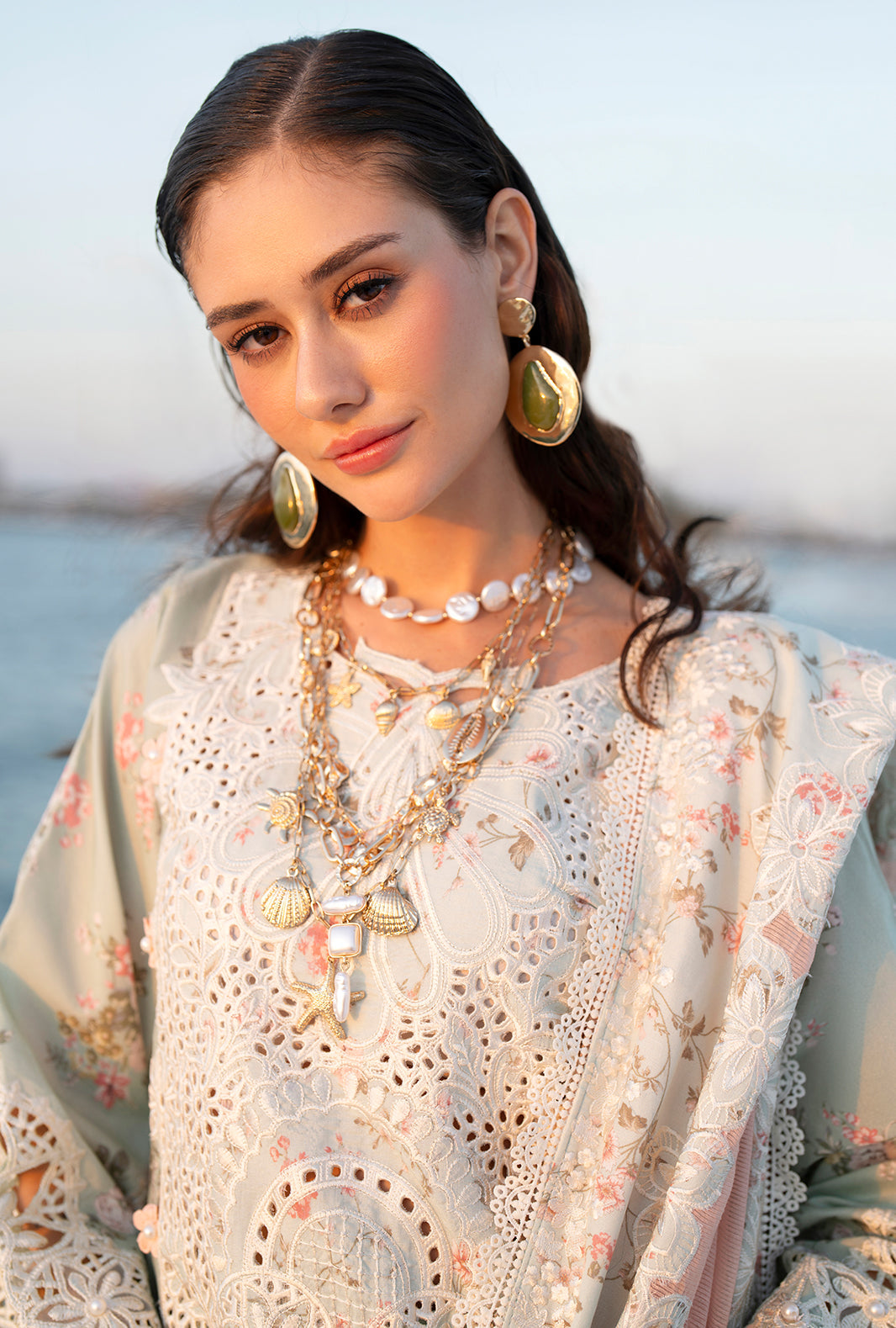 AJR Evara Luxury Lawn – Fyna