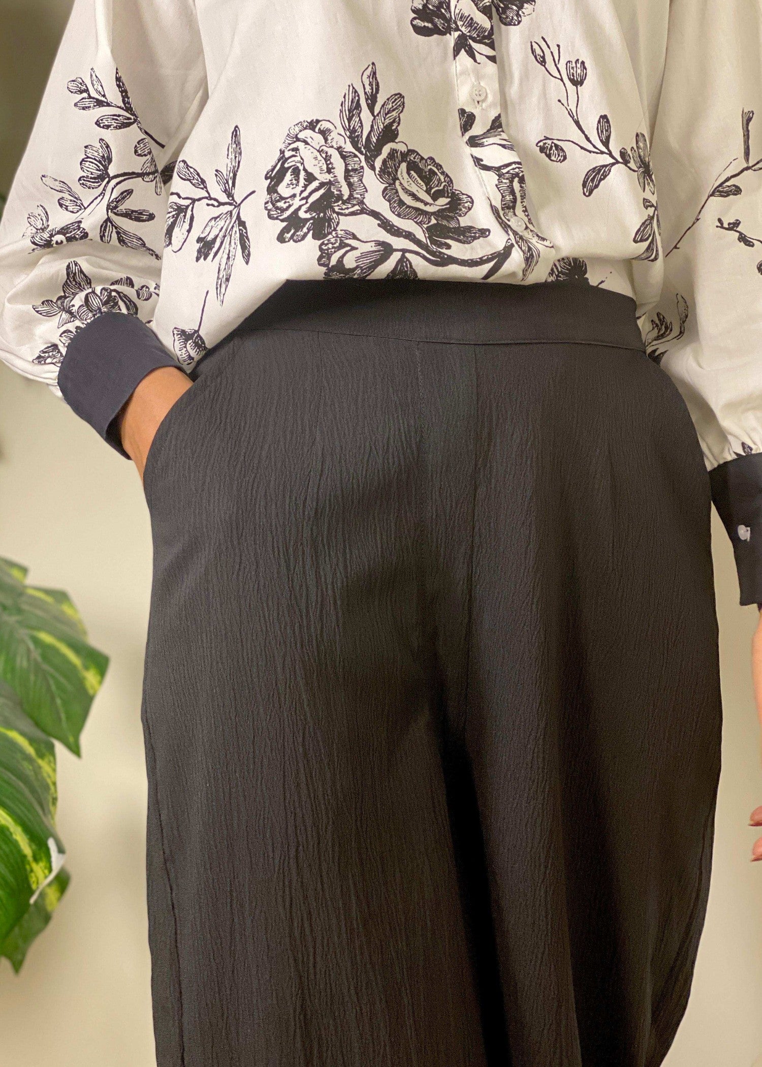 crepe georgette Trousers in Black