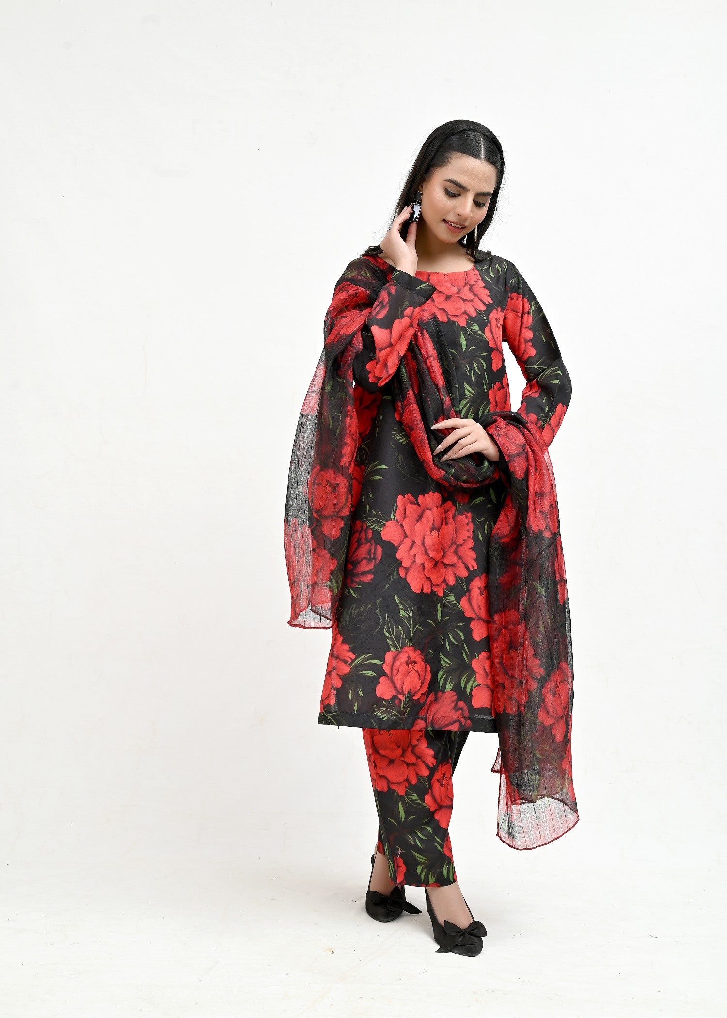 pk raw silk Kurta Set in Black, crimson