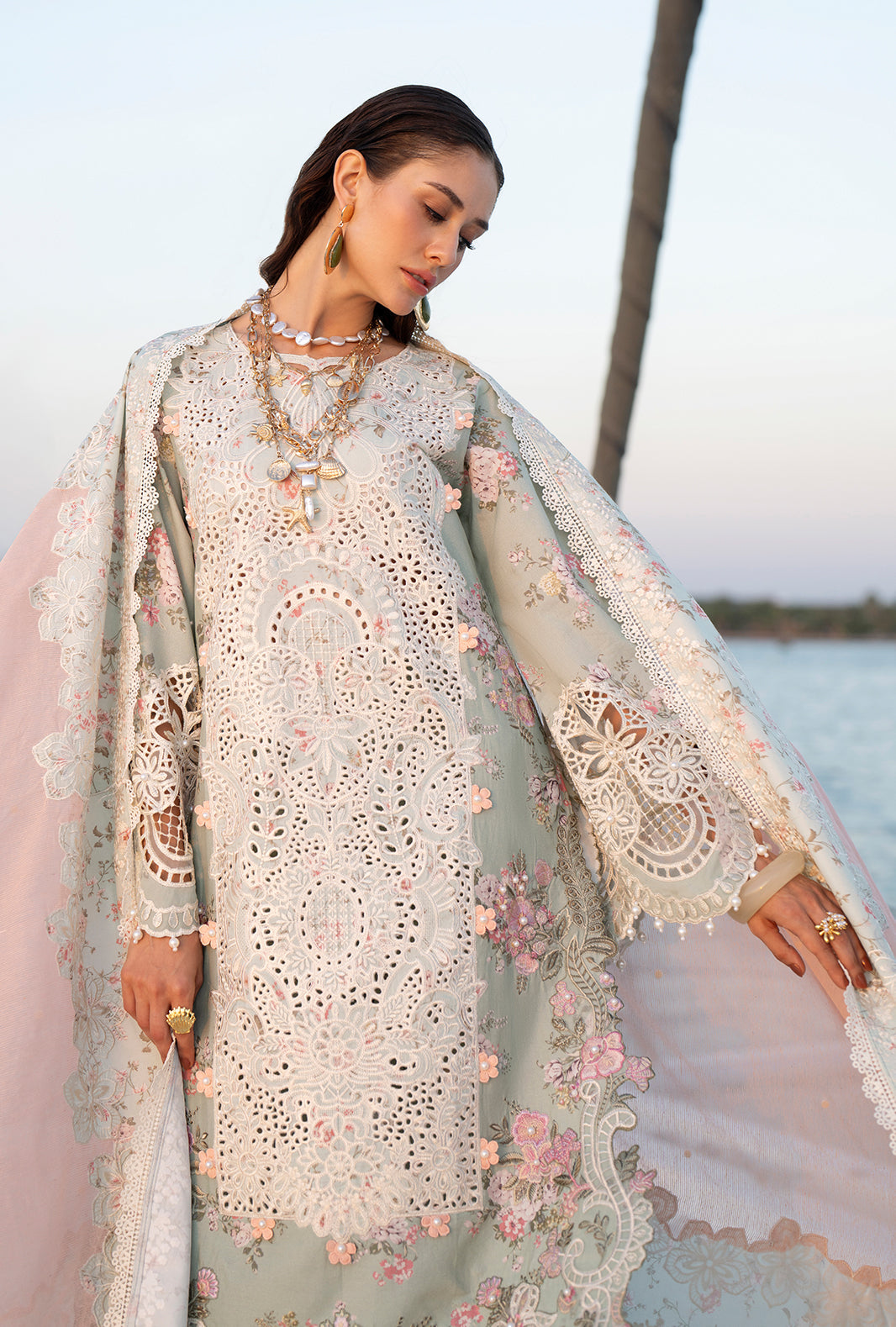 AJR Evara Luxury Lawn – Fyna