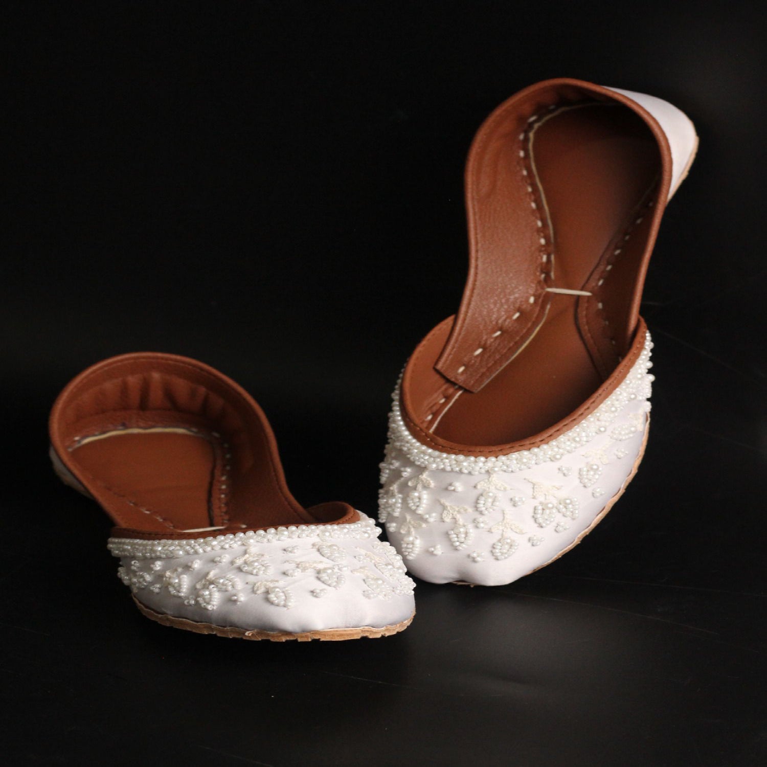 Khussa in White by - High Quality Women Khussa AAT3162