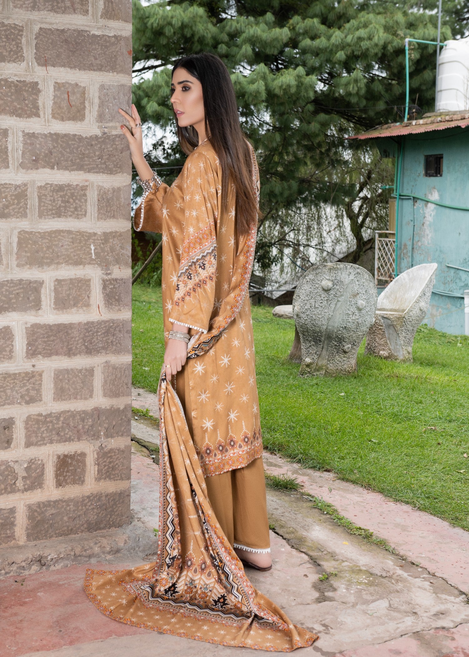 linen Unstitched in Sand brown