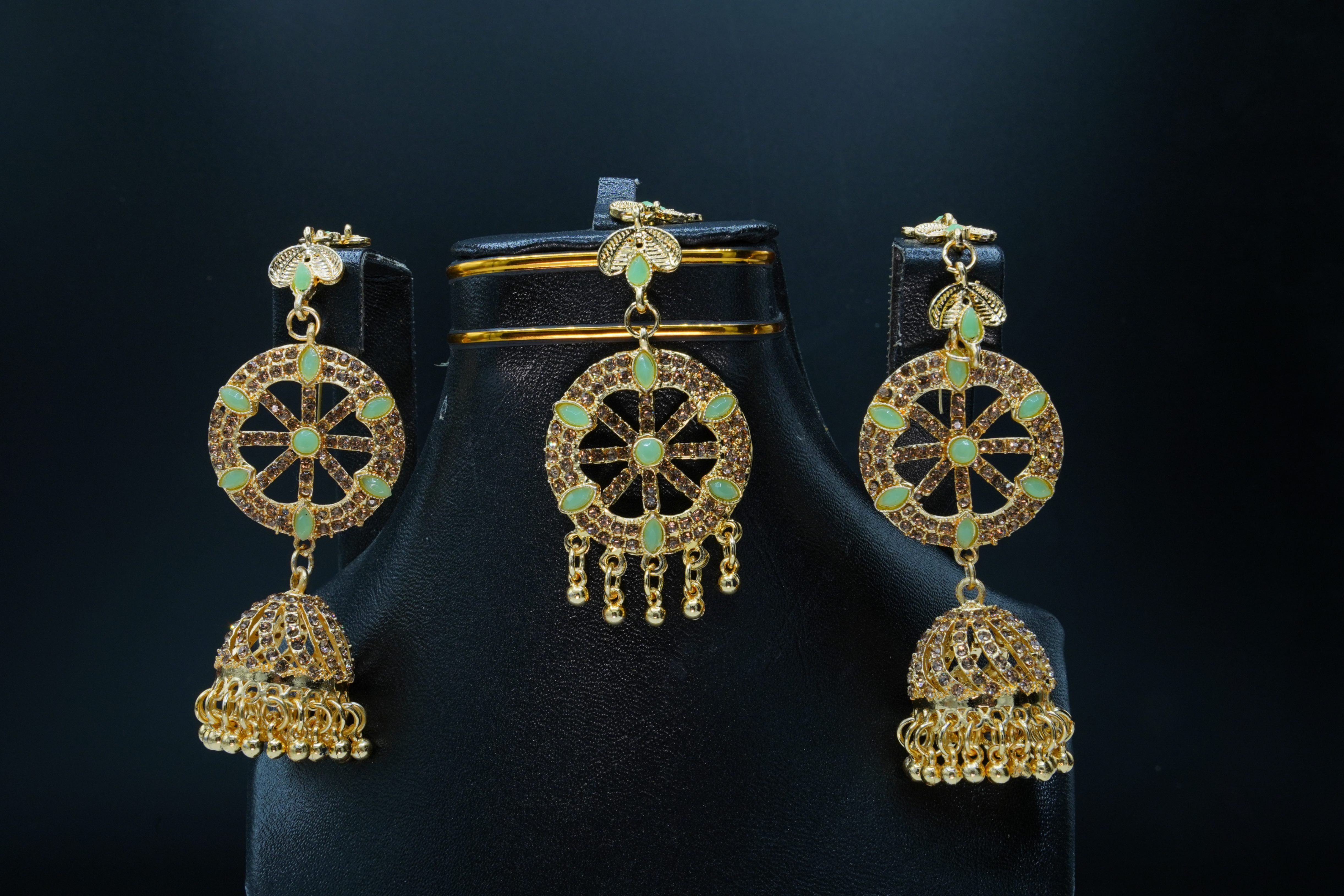 Jewelry Set in Mint green, golden orange Color by - Trendy Women Jewelry Set ZUJ6372