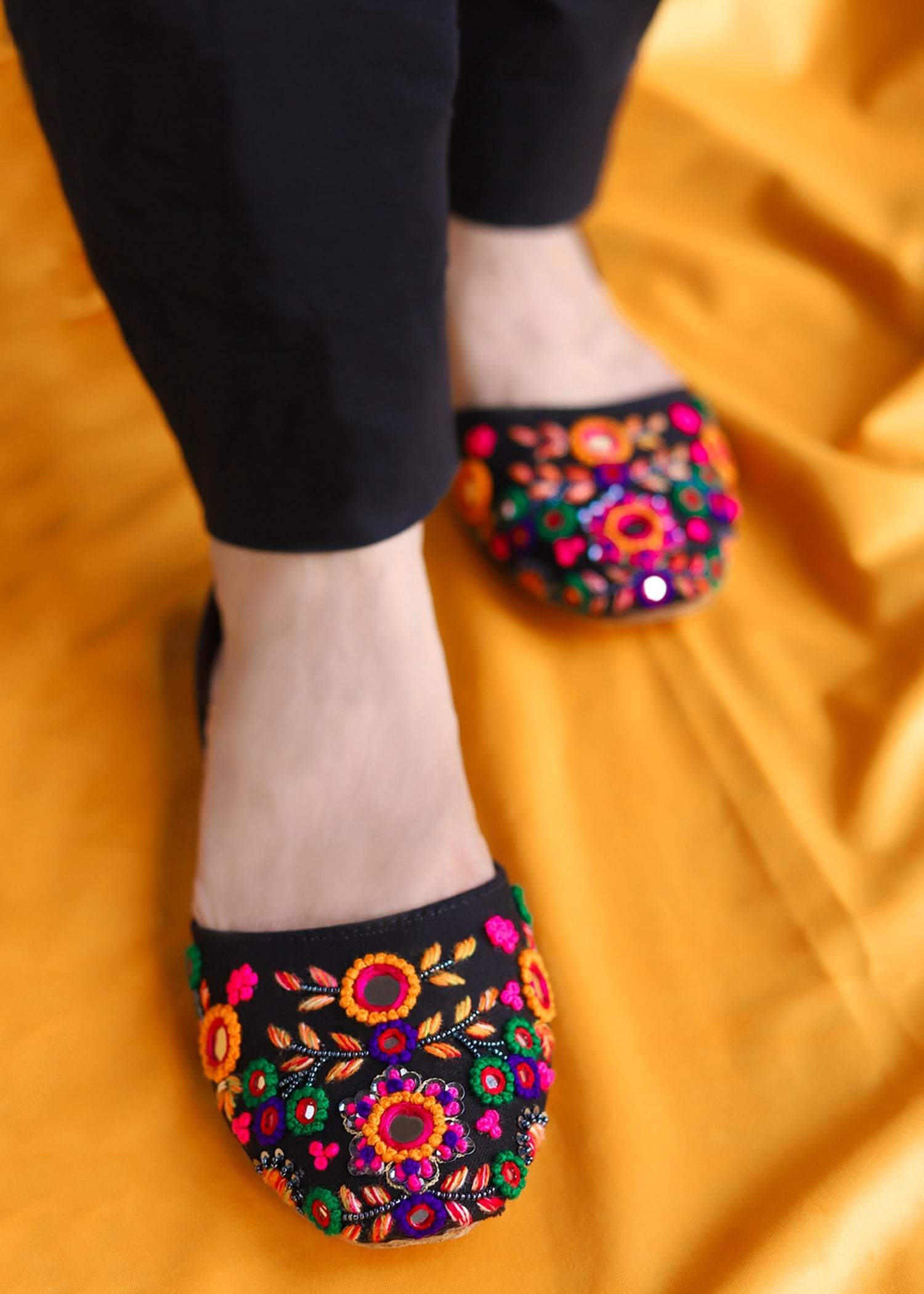 Khussa by - High Quality Women Khussa YZR2633