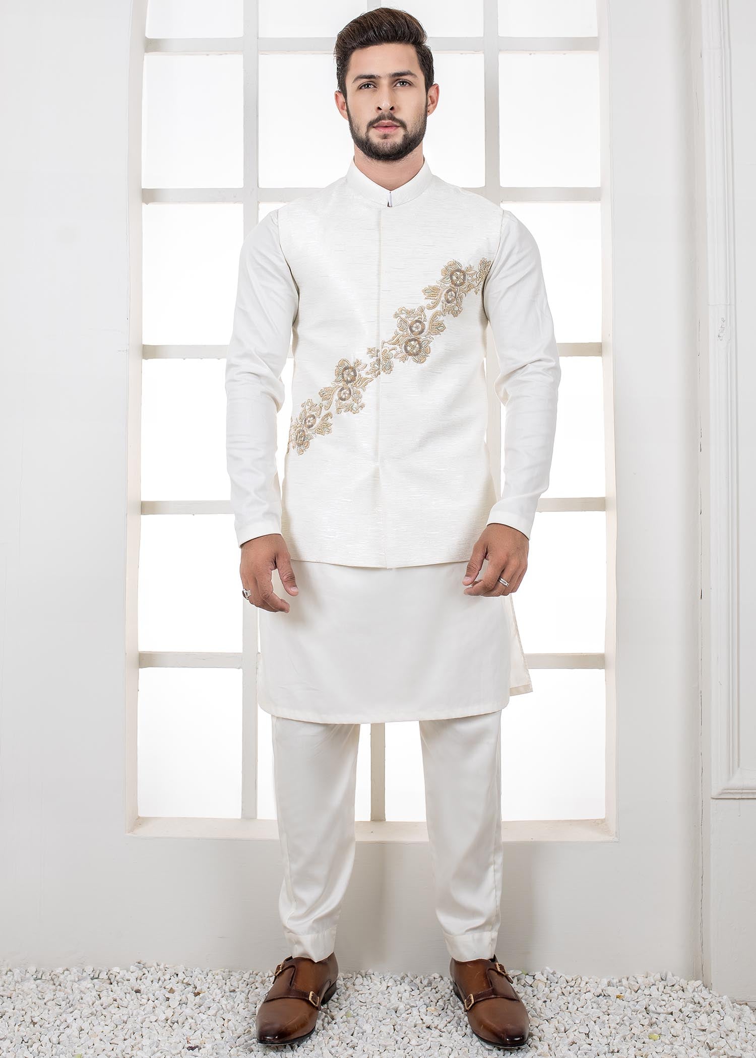 self jacquard Waistcoat in Off-white