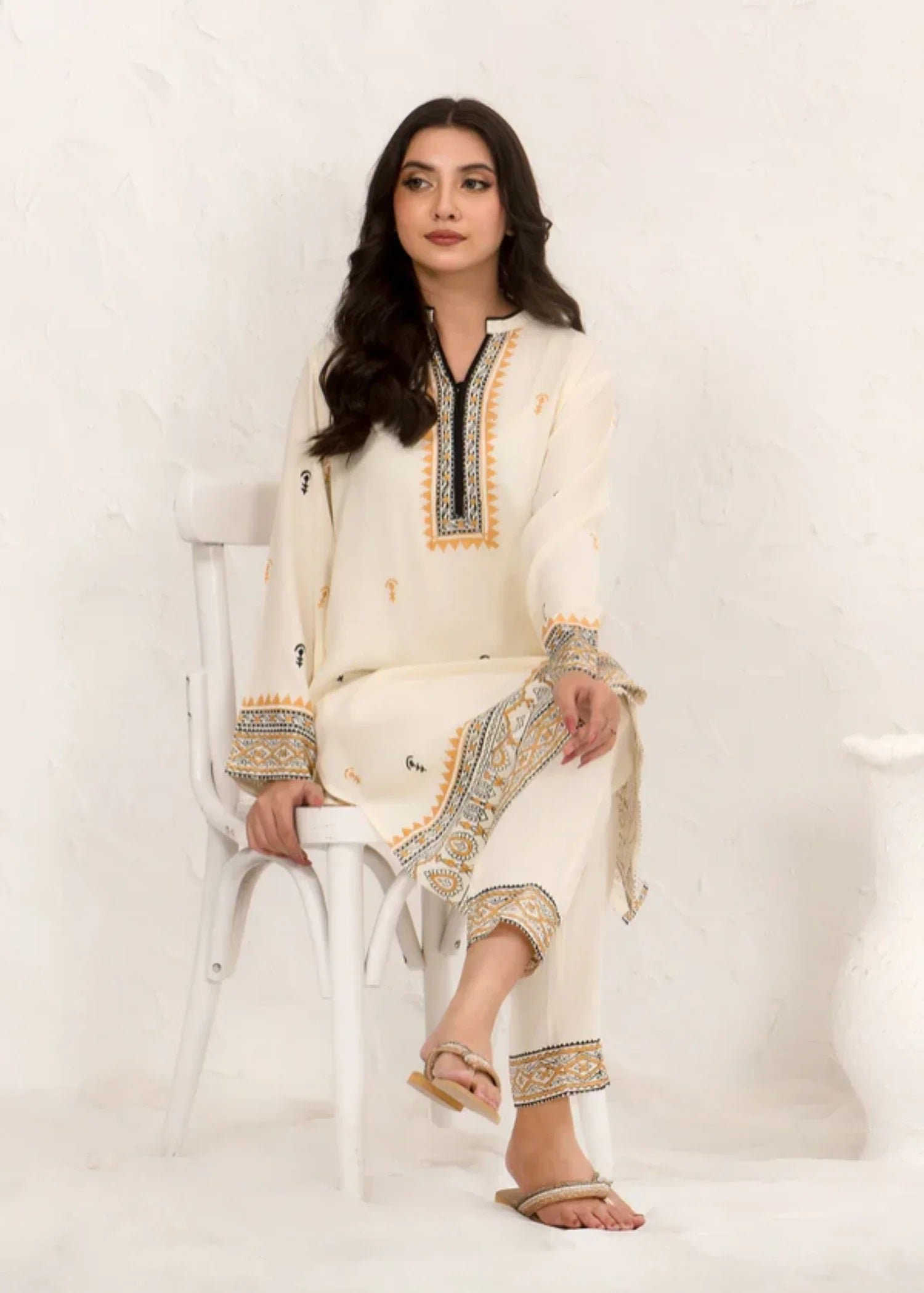 pk crepe Kurta Set in Ivory