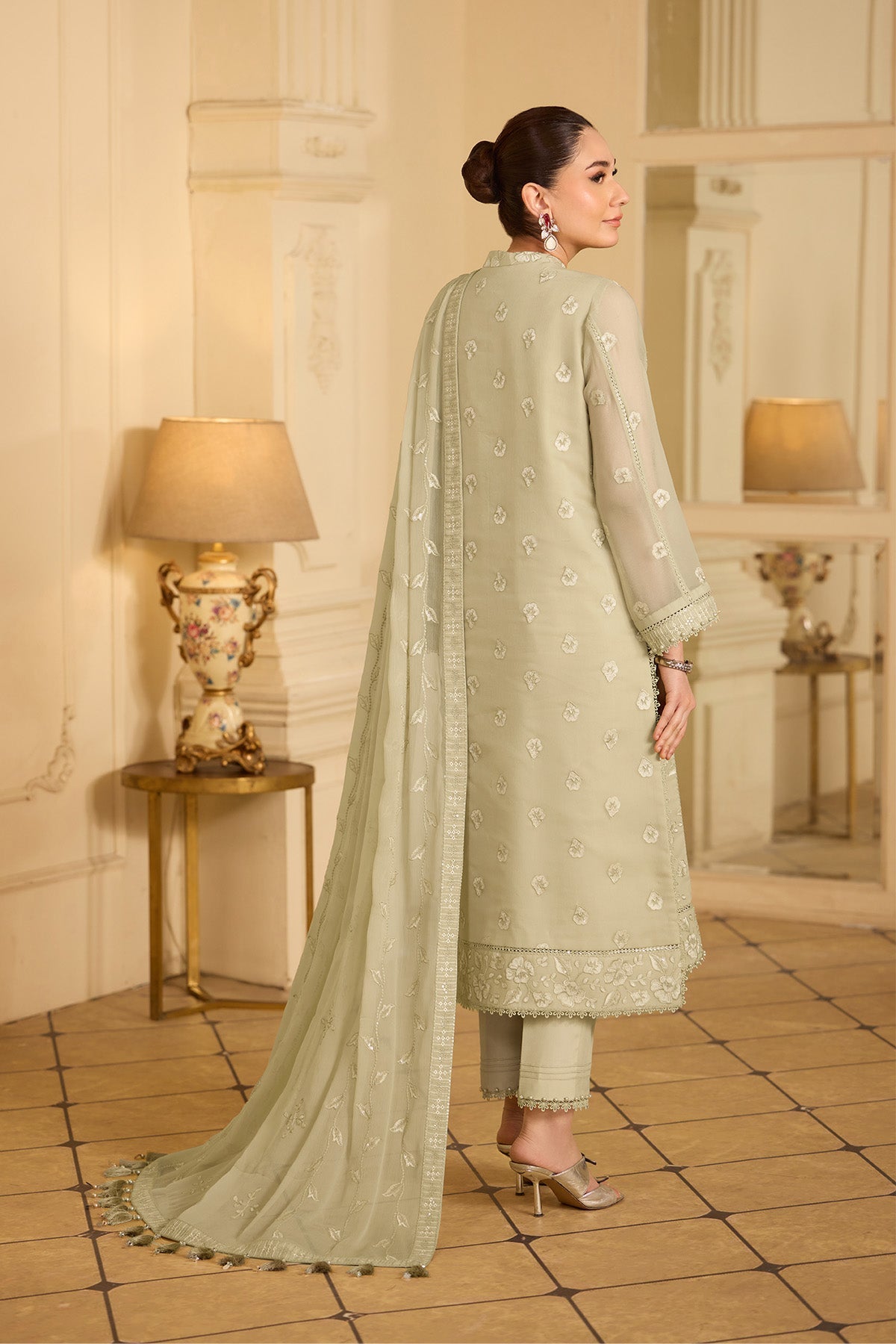Luxury Festive Formals – 2250-Spade