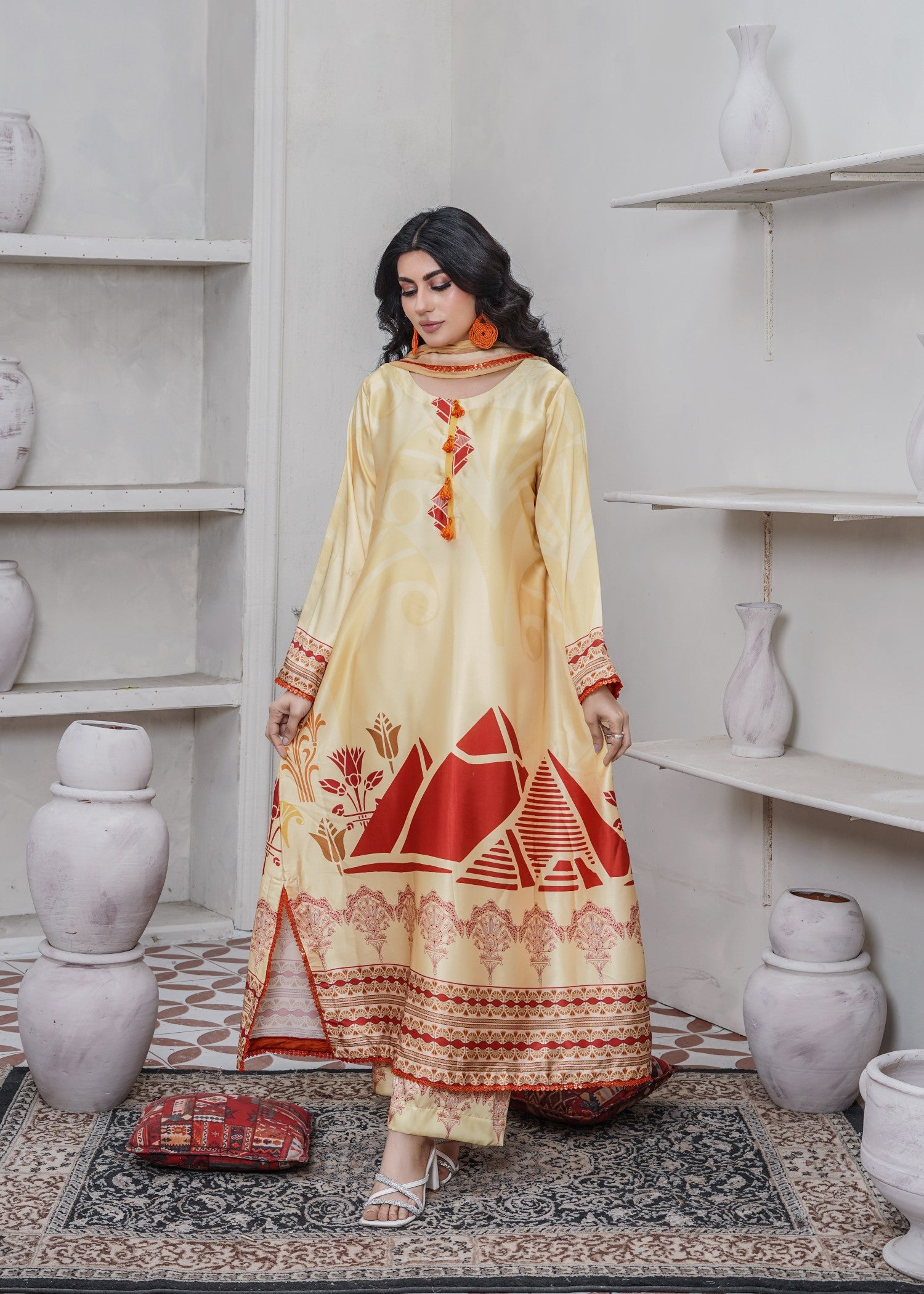 charmuse/shamooz Kaftan in Scarlet, vanilla