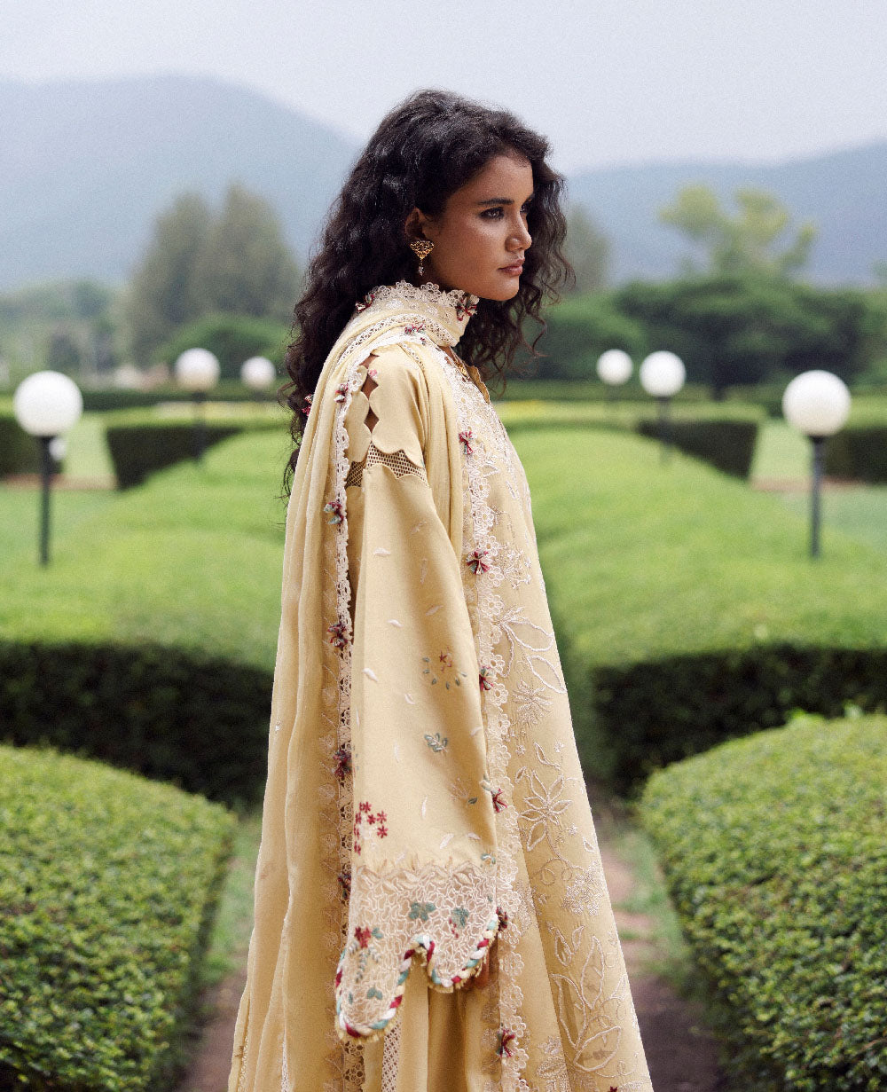 Lilas Lawn – Elaris